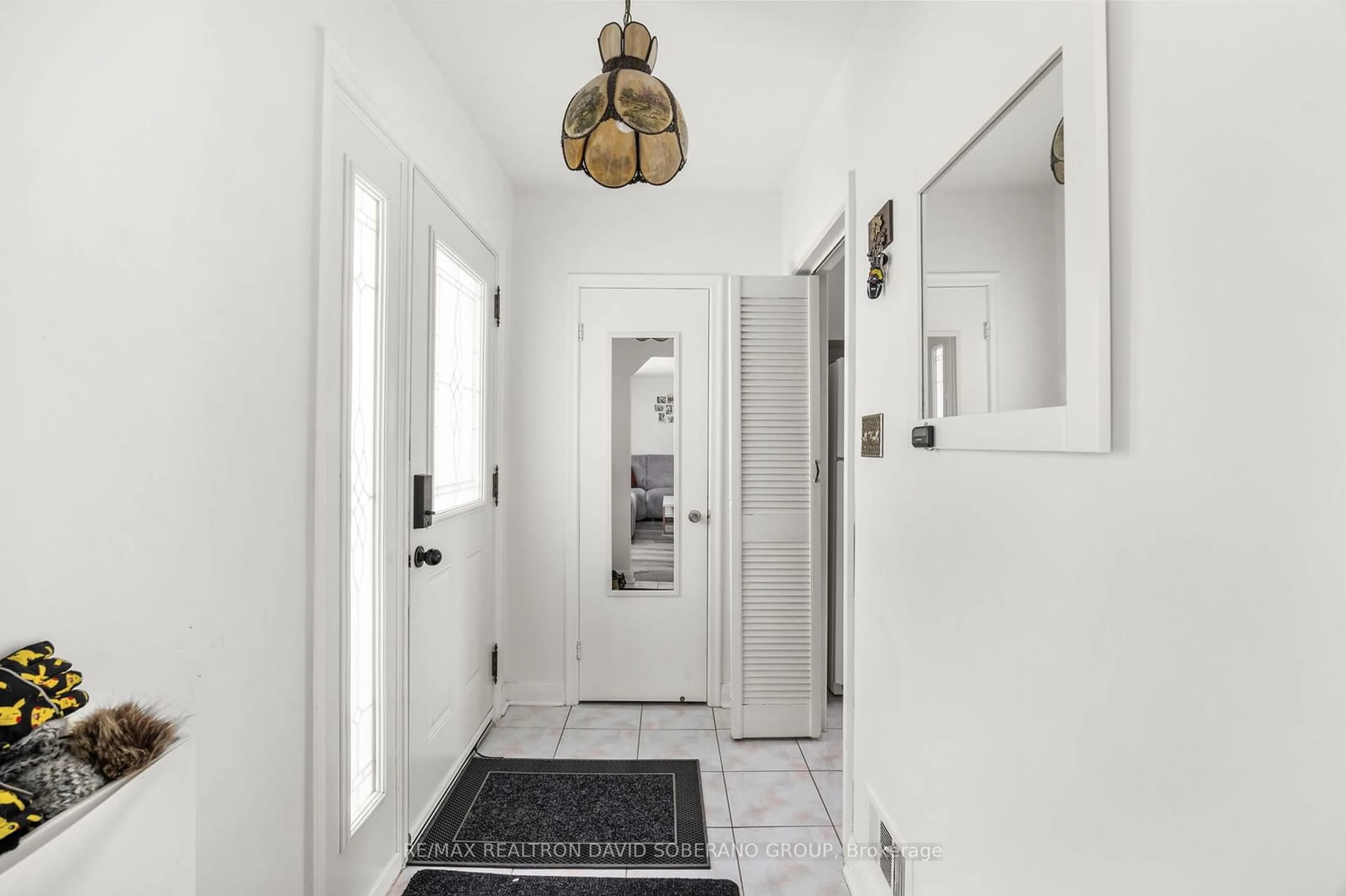 Indoor entryway for 68 Acton Ave, Toronto Ontario M3H 4H1