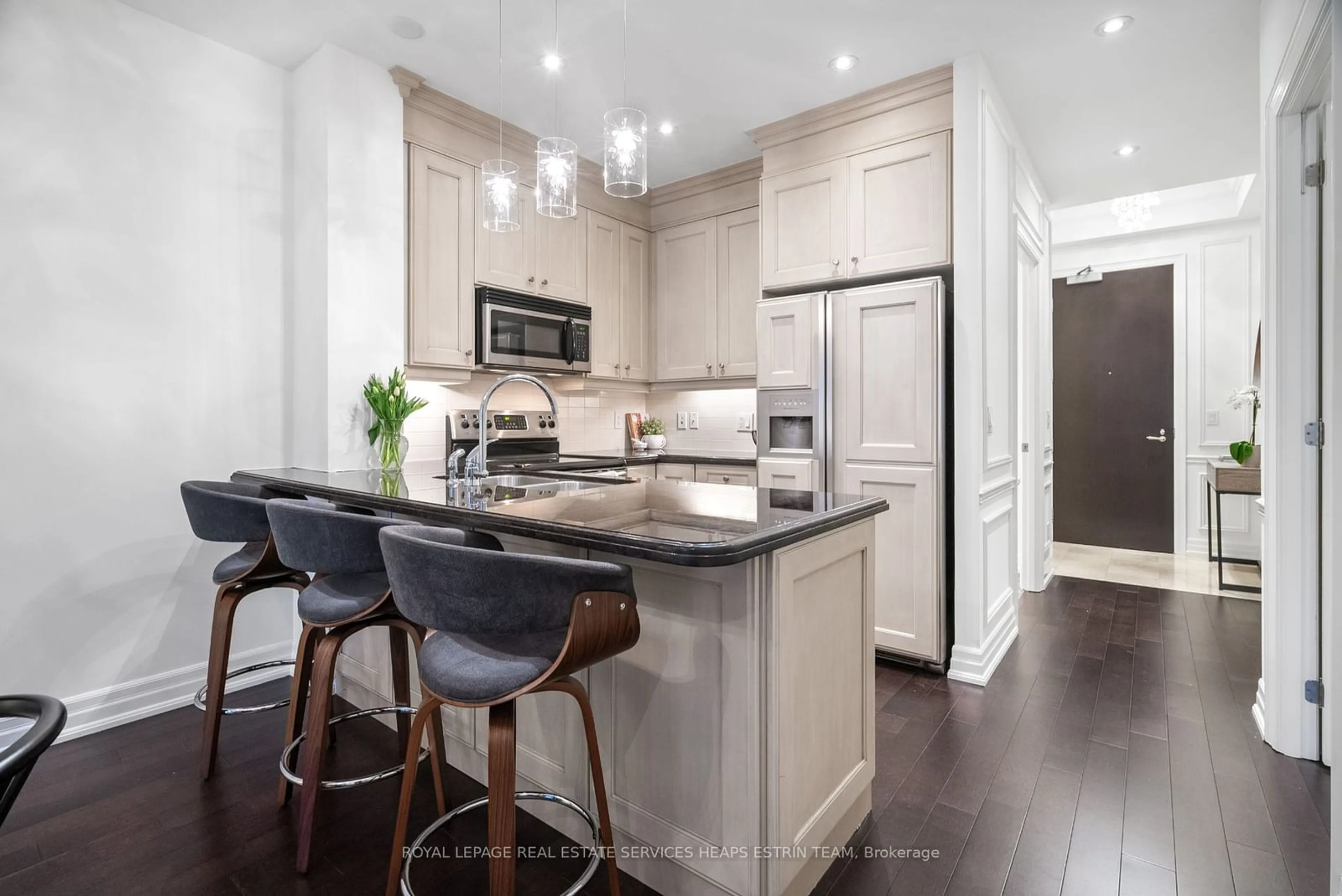 Open concept kitchen, unknown for 21 Burkebrook Pl #113, Toronto Ontario M4G 0A2