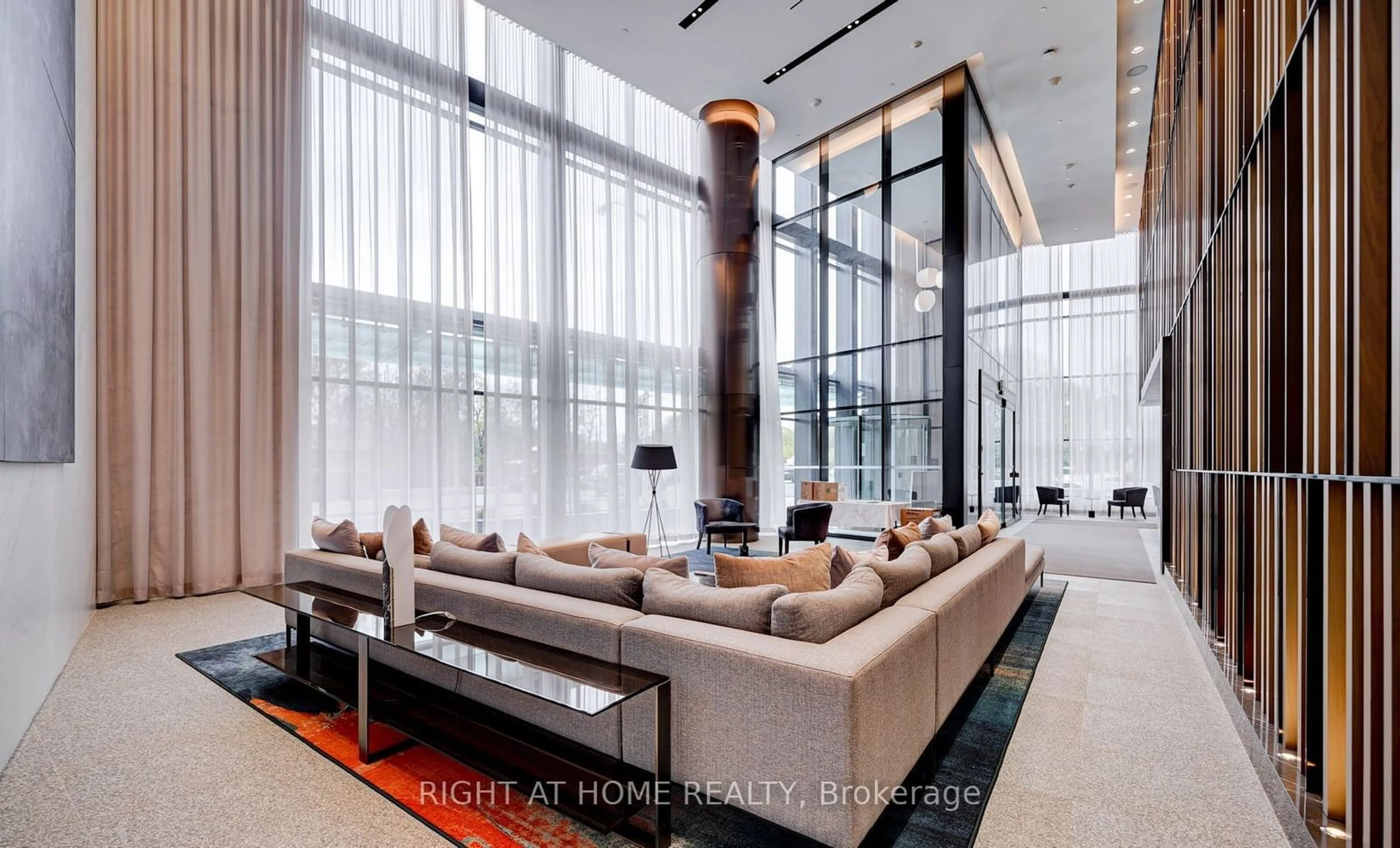 Lobby for 585 Bloor St #419, Toronto Ontario M4W 0B3