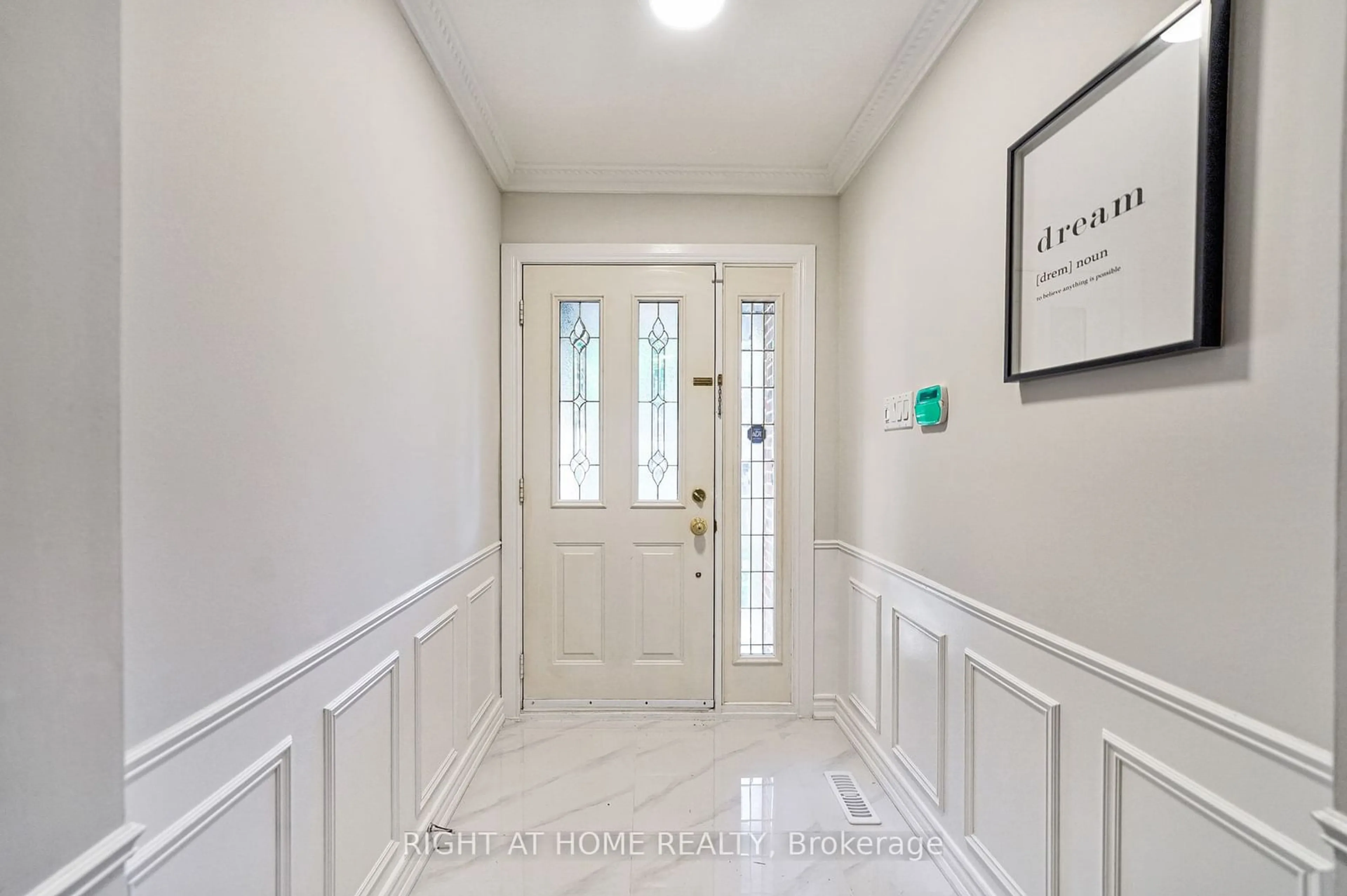 Indoor entryway for 20 Bradenton Dr, Toronto Ontario M2H 1Y5