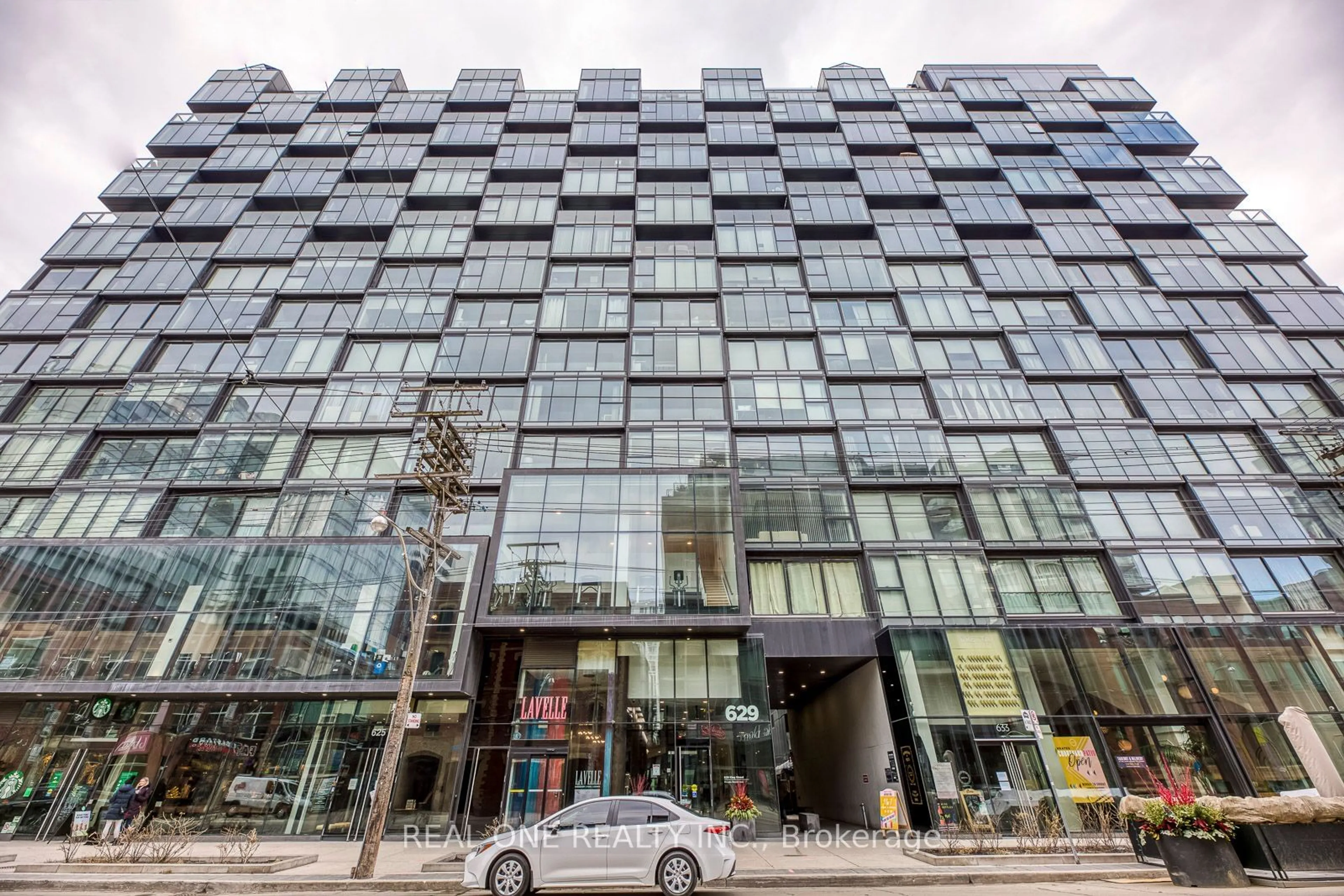 Indoor foyer for 629 King St #913, Toronto Ontario M5V 0G9