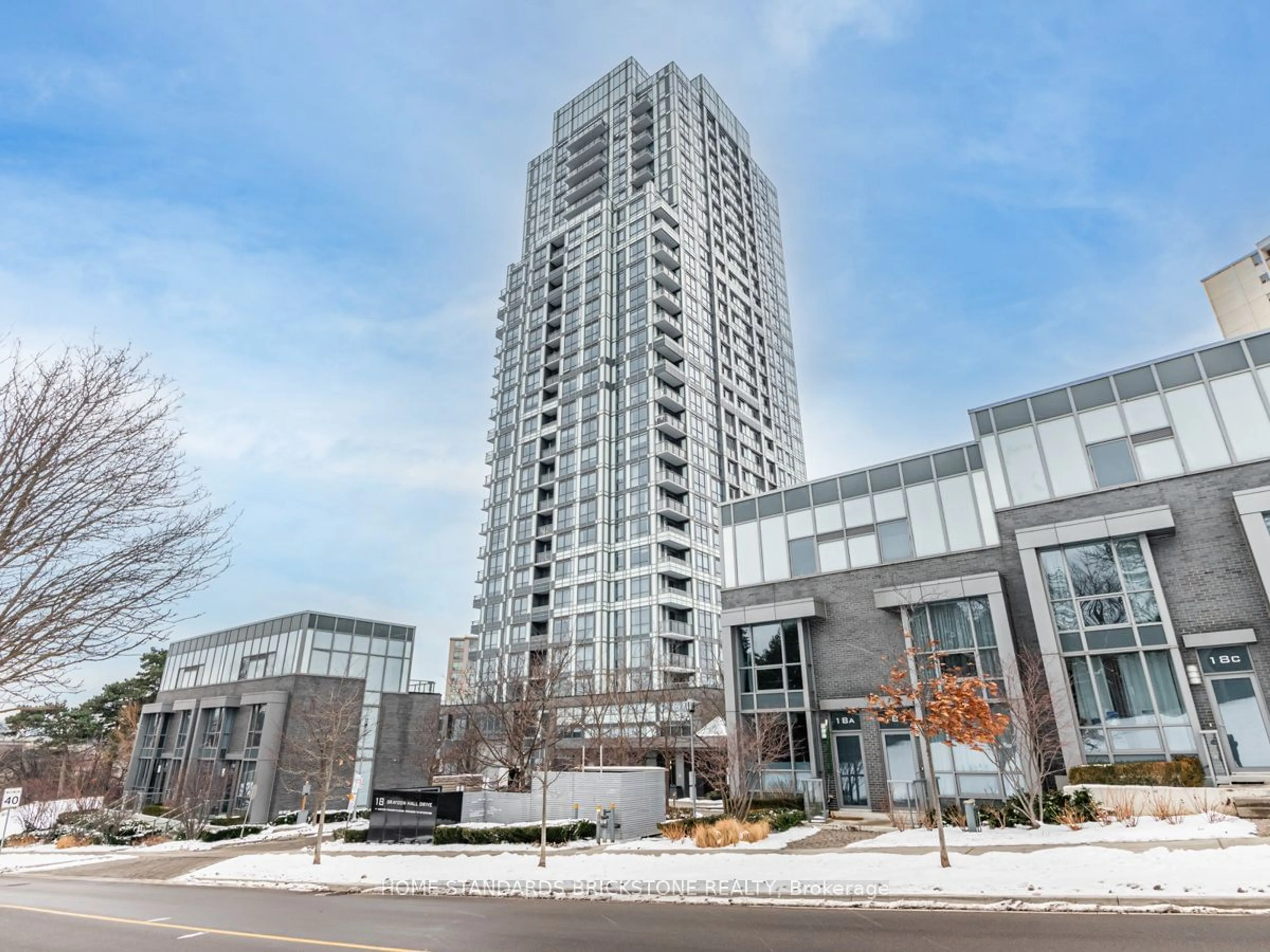 Indoor foyer for 18 Graydon Hall Dr #808, Toronto Ontario M3A 0A4