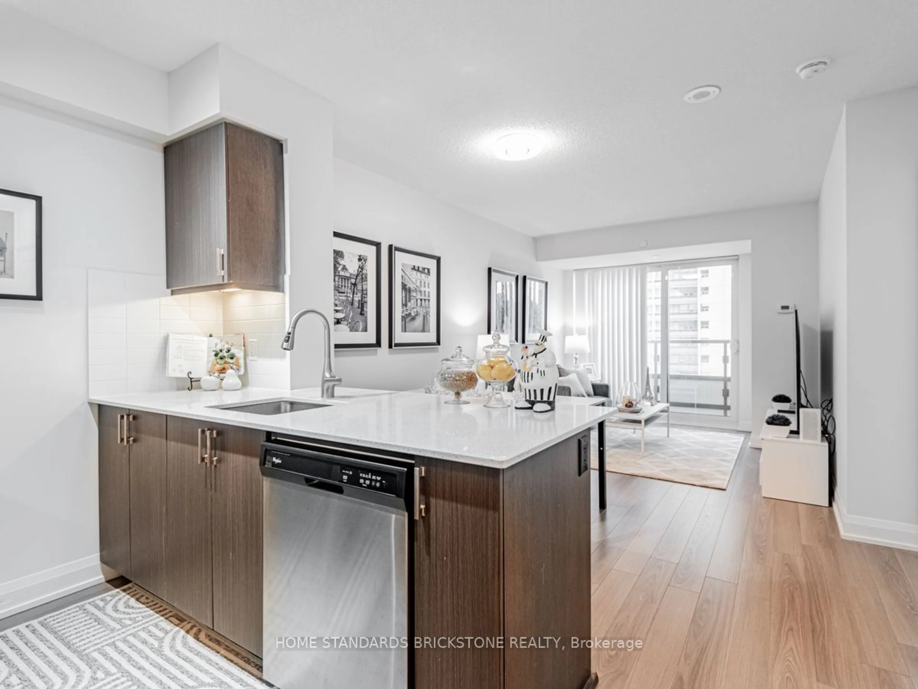 Open concept kitchen, unknown for 18 Graydon Hall Dr #808, Toronto Ontario M3A 0A4