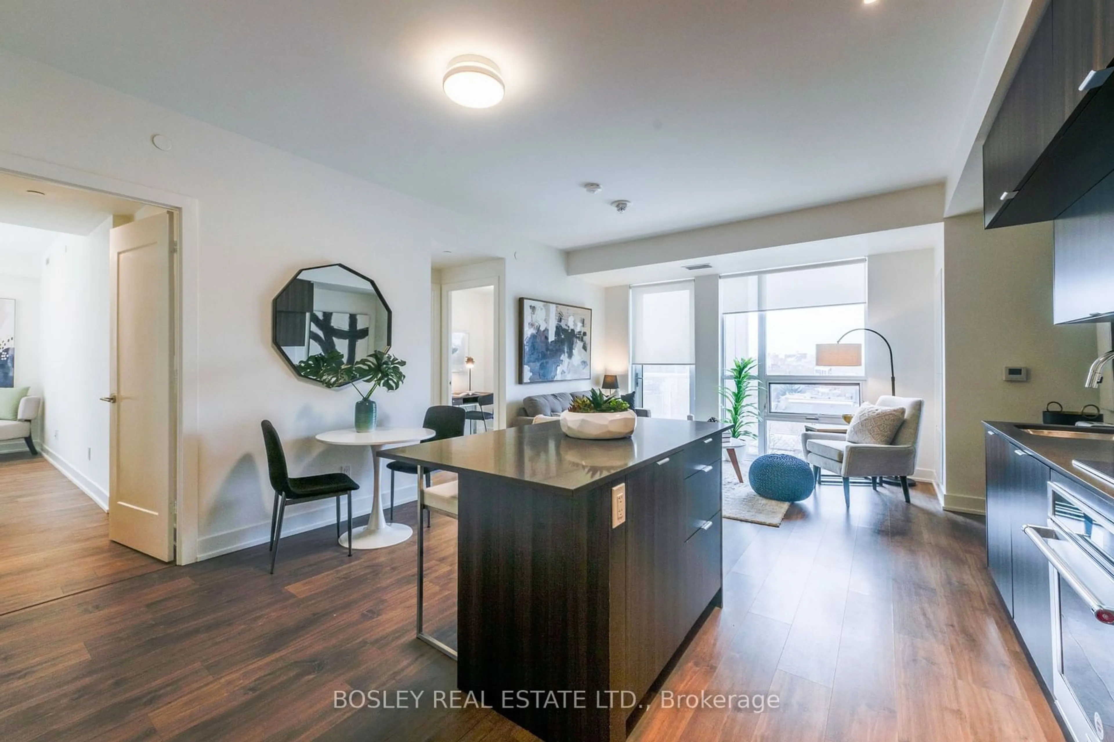 Open concept kitchen, wood/laminate floor for 80 Vanauley St #617, Toronto Ontario M5T 0C9