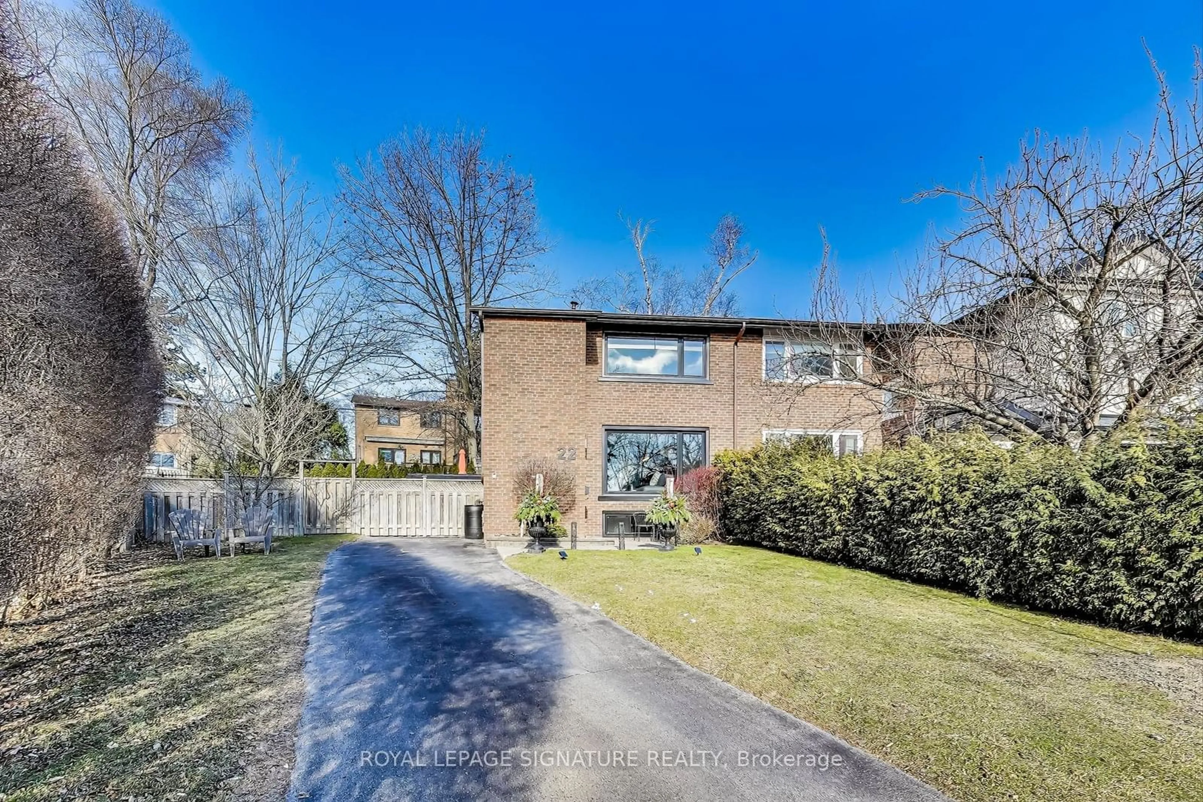 A pic from outside/outdoor area/front of a property/back of a property/a pic from drone, street for 22 Ballymena Crt, Toronto Ontario M3C 2B9