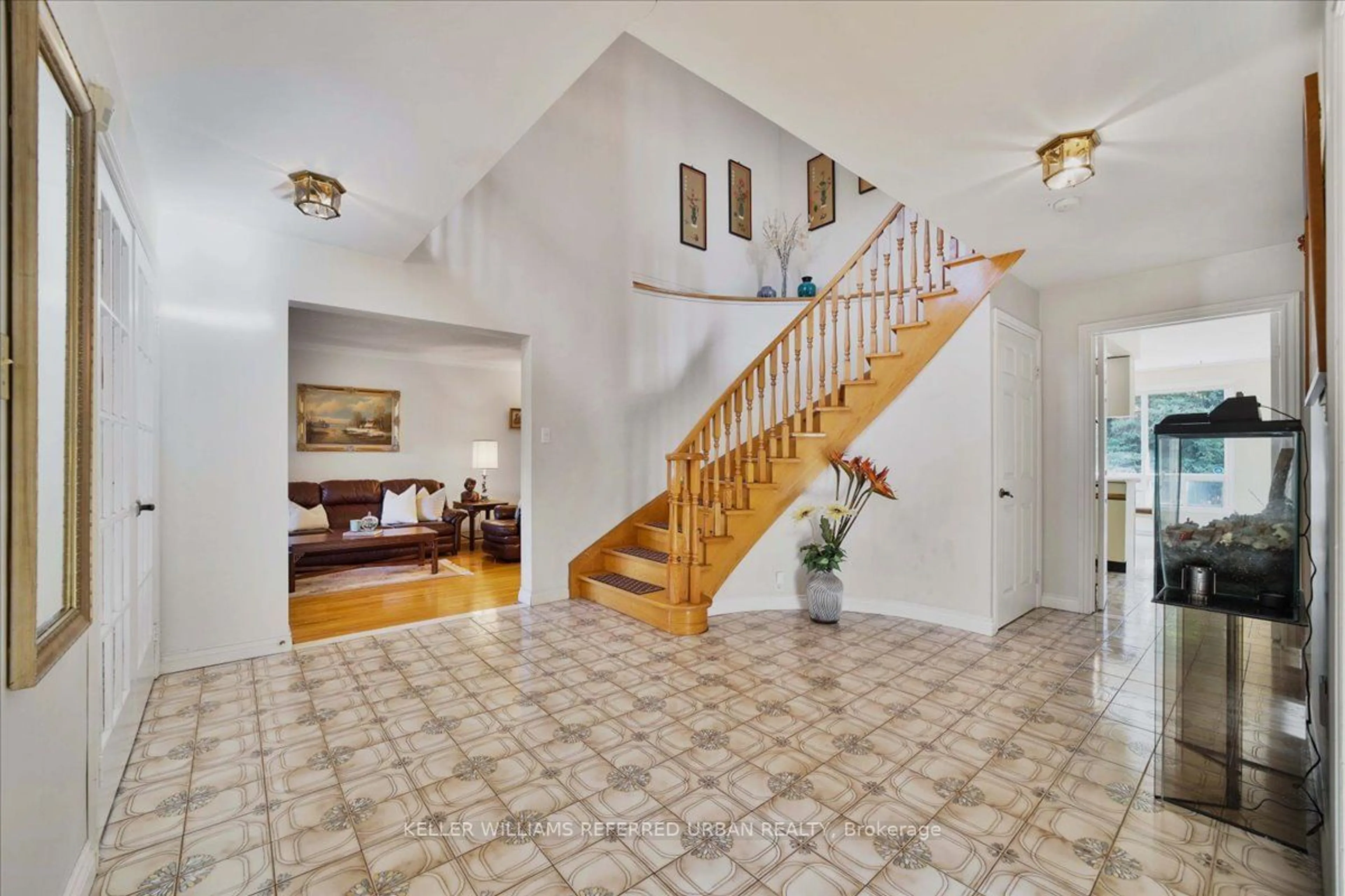 Indoor foyer for 57 Hounslow Ave, Toronto Ontario M2N 2A9