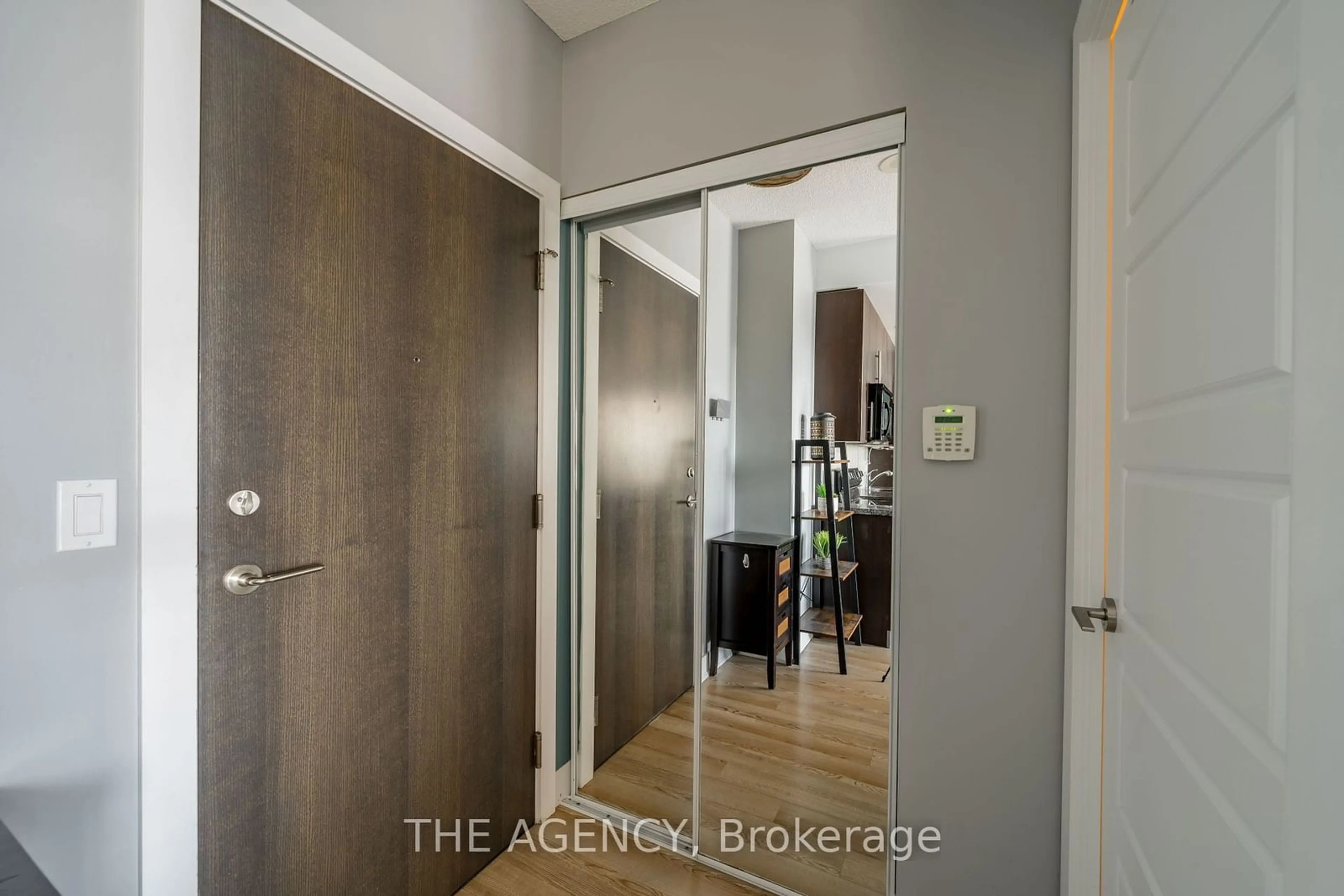 Indoor entryway for 28 Linden St #905, Toronto Ontario M4Y 0A4