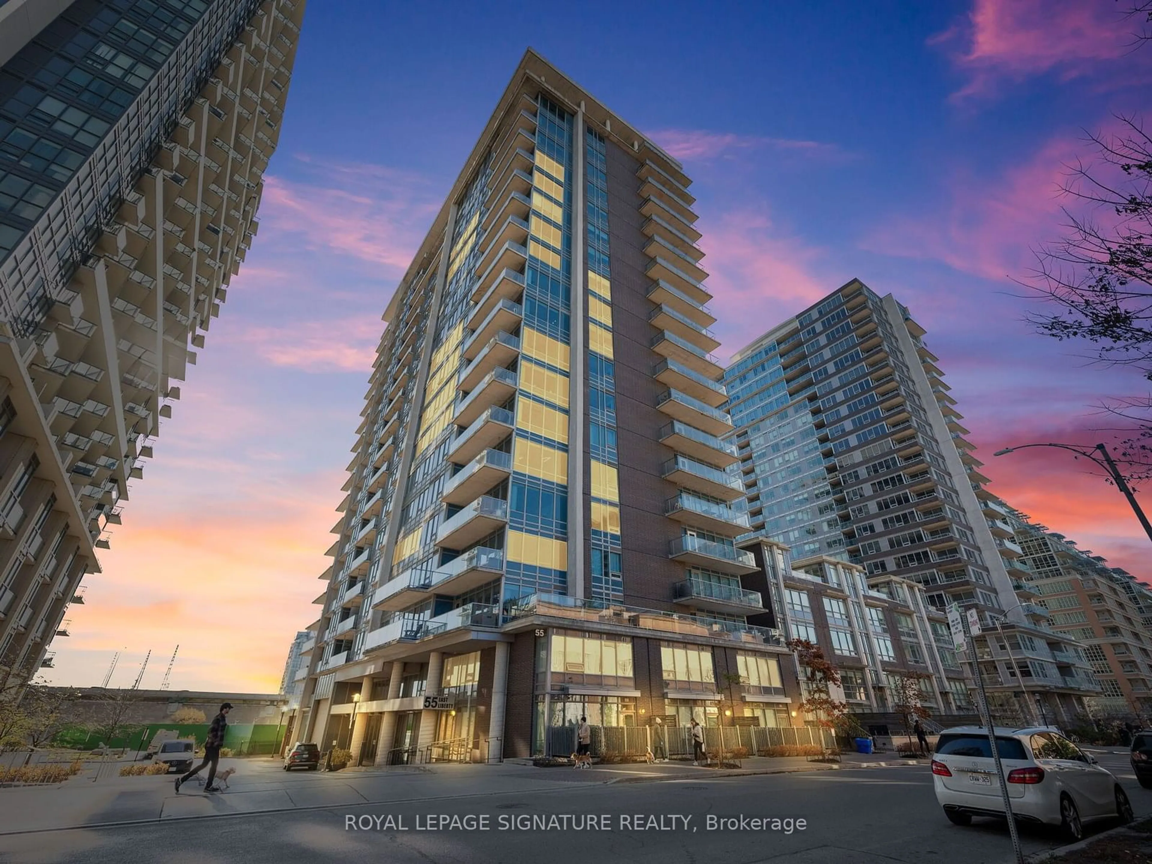 Indoor foyer for 55 East Liberty St #512, Toronto Ontario M6K 3P9