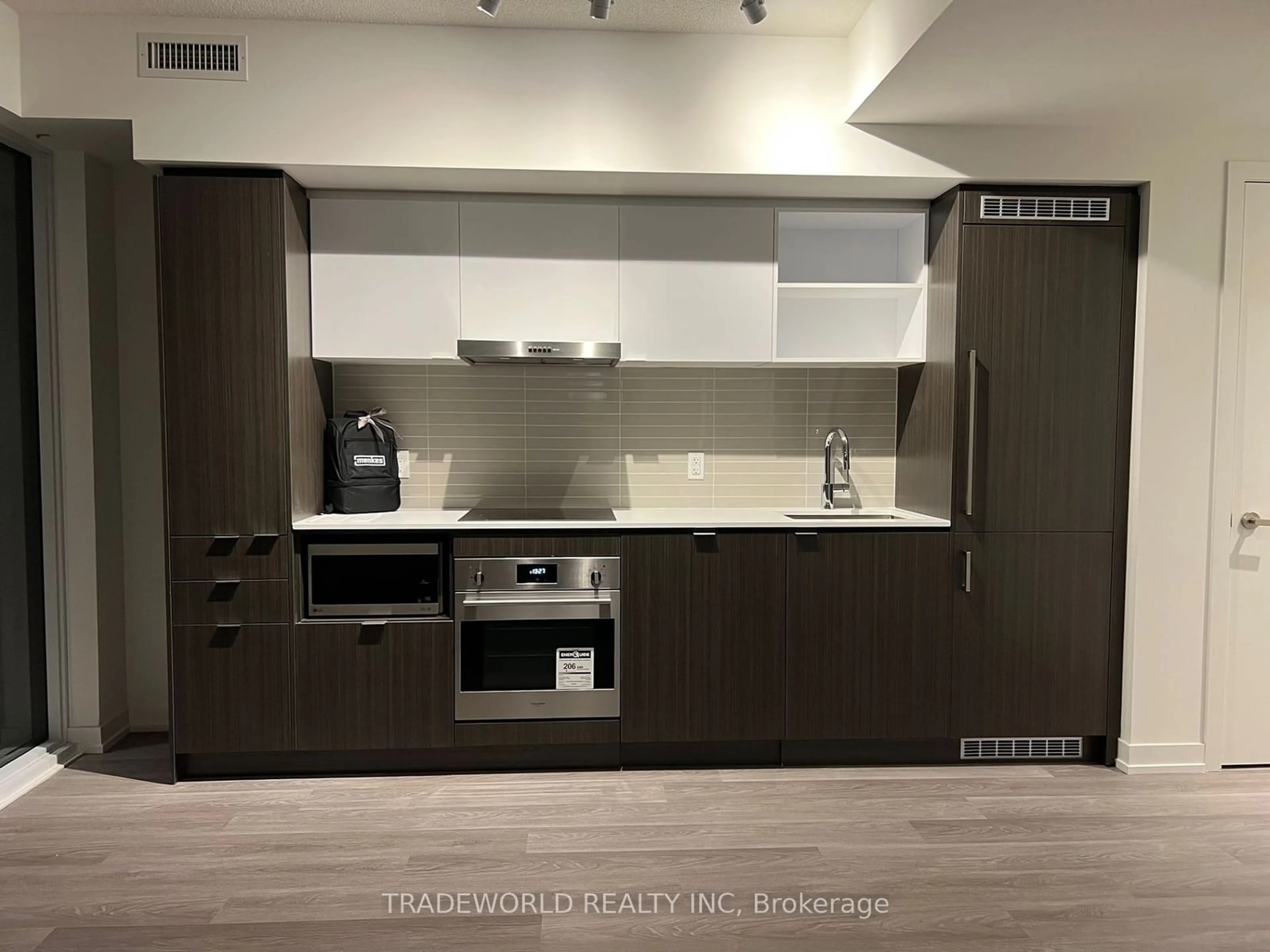 Standard kitchen, wood/laminate floor for 55 Cooper St #3901, Toronto Ontario M5E 0G1