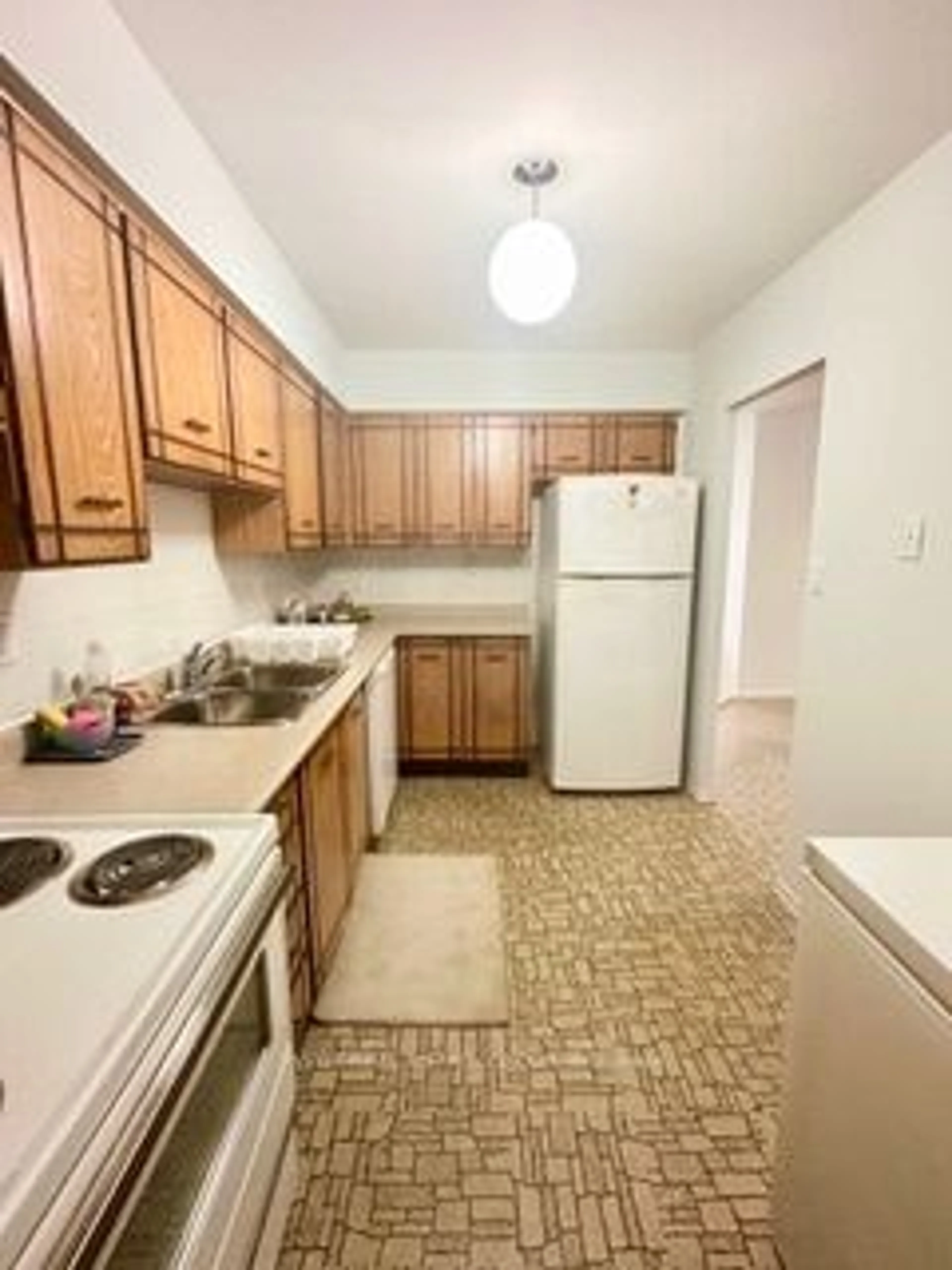 Standard kitchen, unknown for 3300 Don Mills Rd #2001, Toronto Ontario M2J 4X7