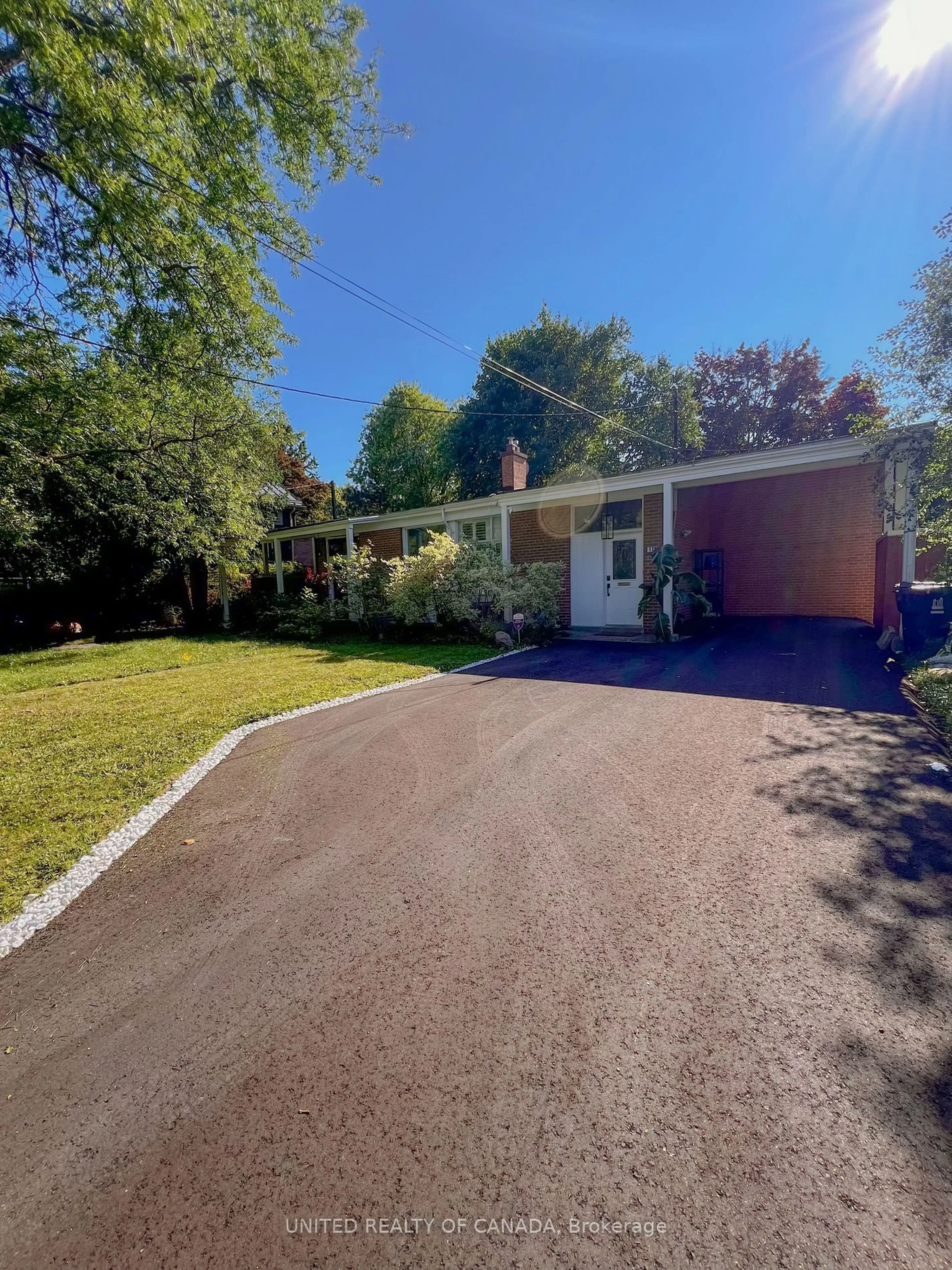 A pic from outside/outdoor area/front of a property/back of a property/a pic from drone, street for 178 Three Valleys Dr, Toronto Ontario M3A 3L8