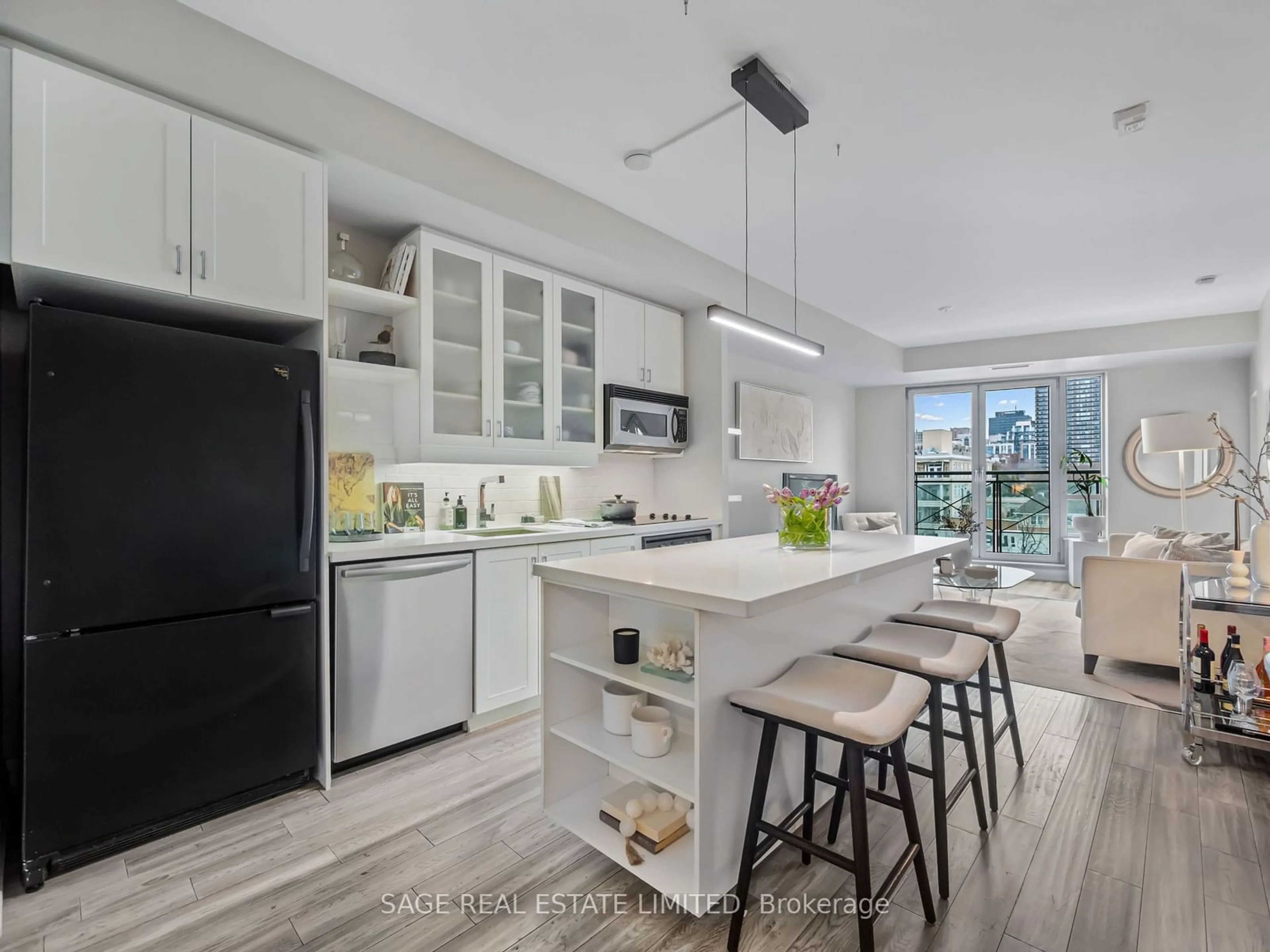 Open concept kitchen, unknown for 20 Scrivener Sq #507, Toronto Ontario M4W 3X9