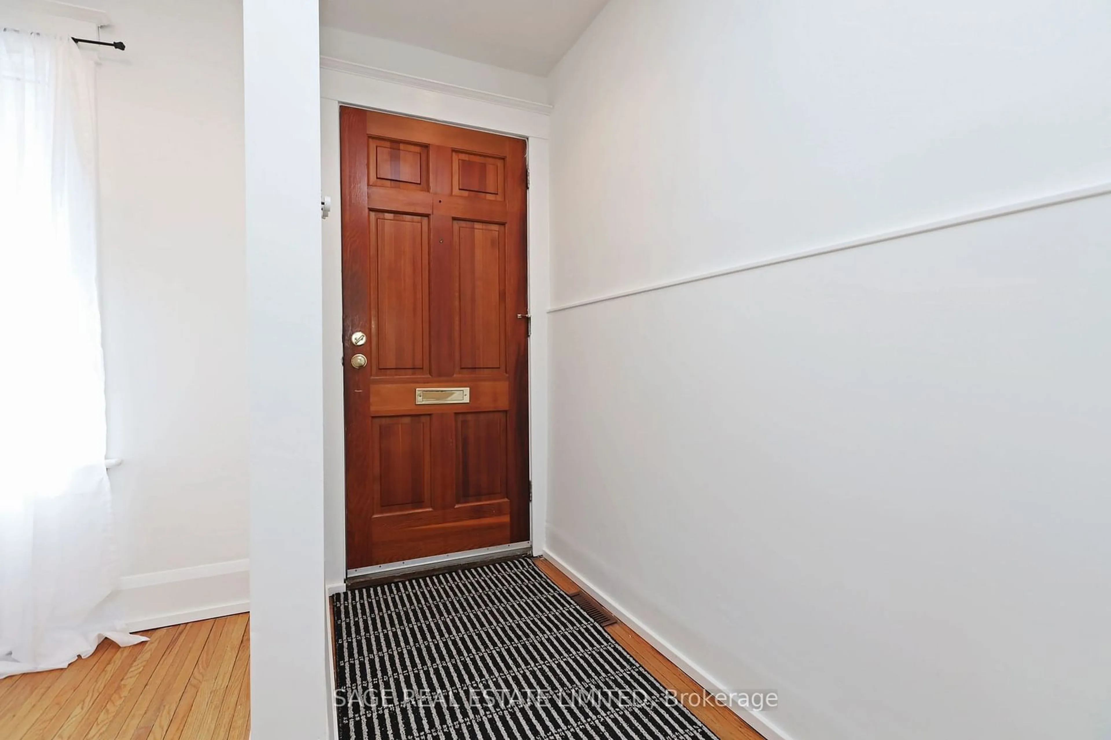 Indoor entryway for 26 Forsyth Cres, Toronto Ontario M4S 2R1