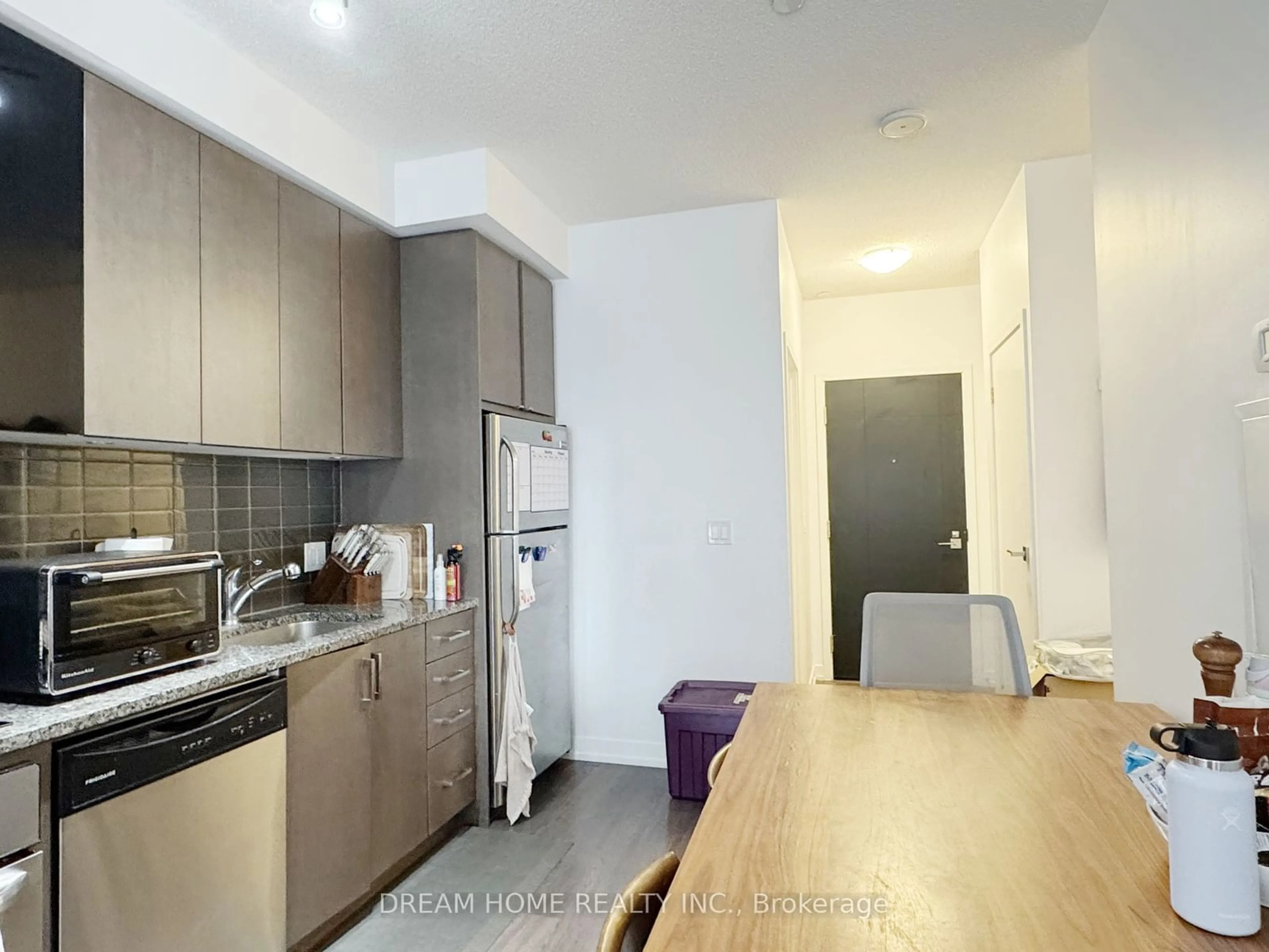 Standard kitchen, unknown for 89 Dunfield Ave #629, Toronto Ontario M4S 0A4