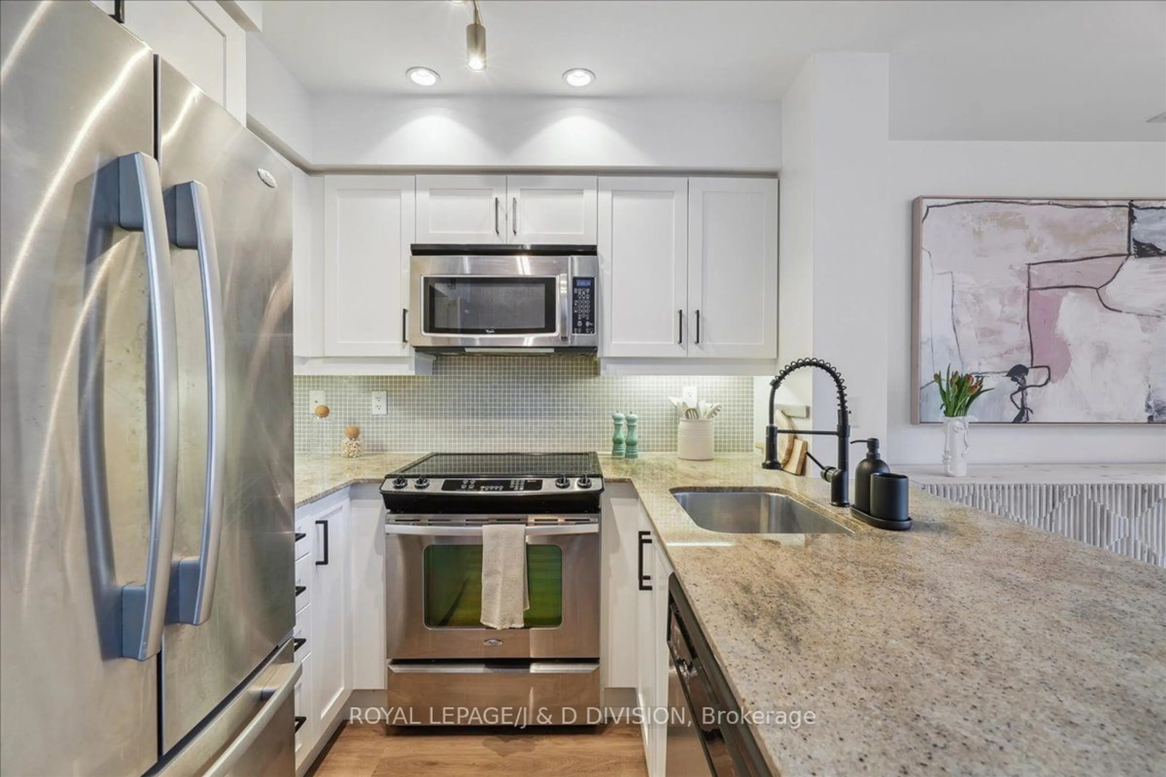 Standard kitchen, ceramic/tile floor for 67 East Liberty St #TH67, Toronto Ontario M6K 0A2