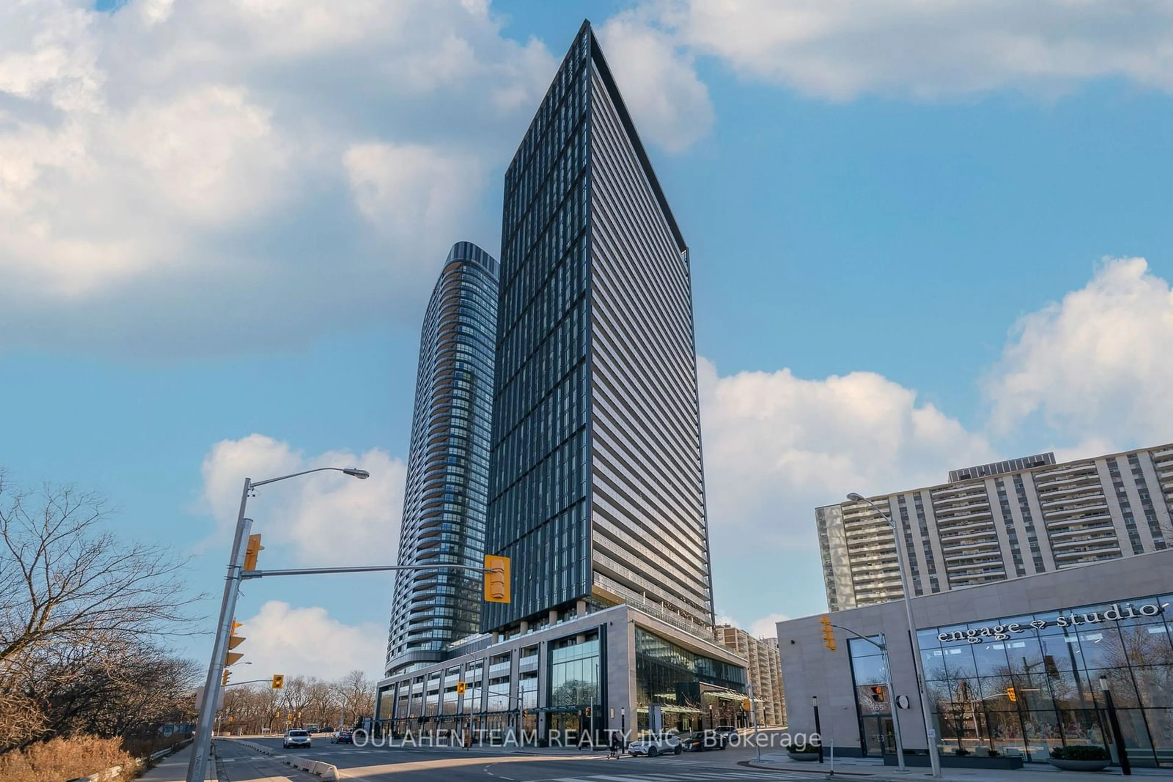 Indoor foyer for 575 Bloor St #1704, Toronto Ontario M4W 0B2