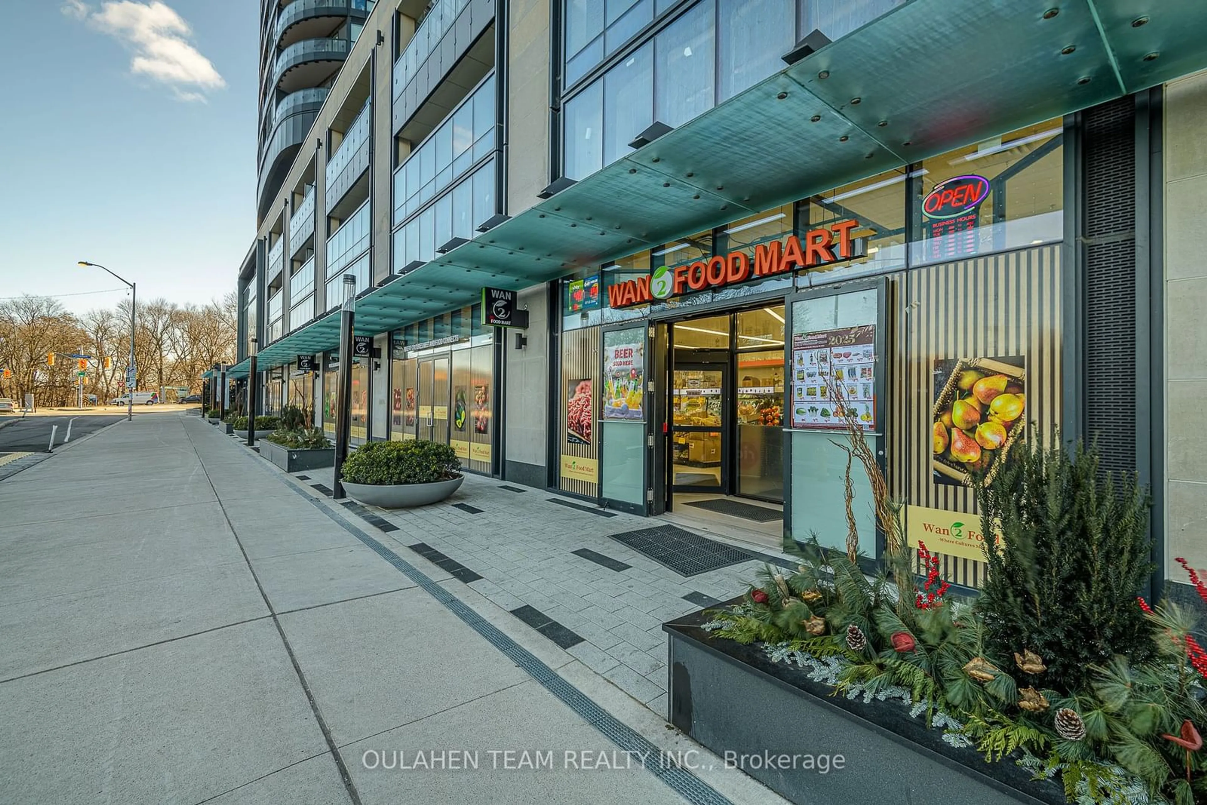 Patio, street for 575 Bloor St #1704, Toronto Ontario M4W 0B2