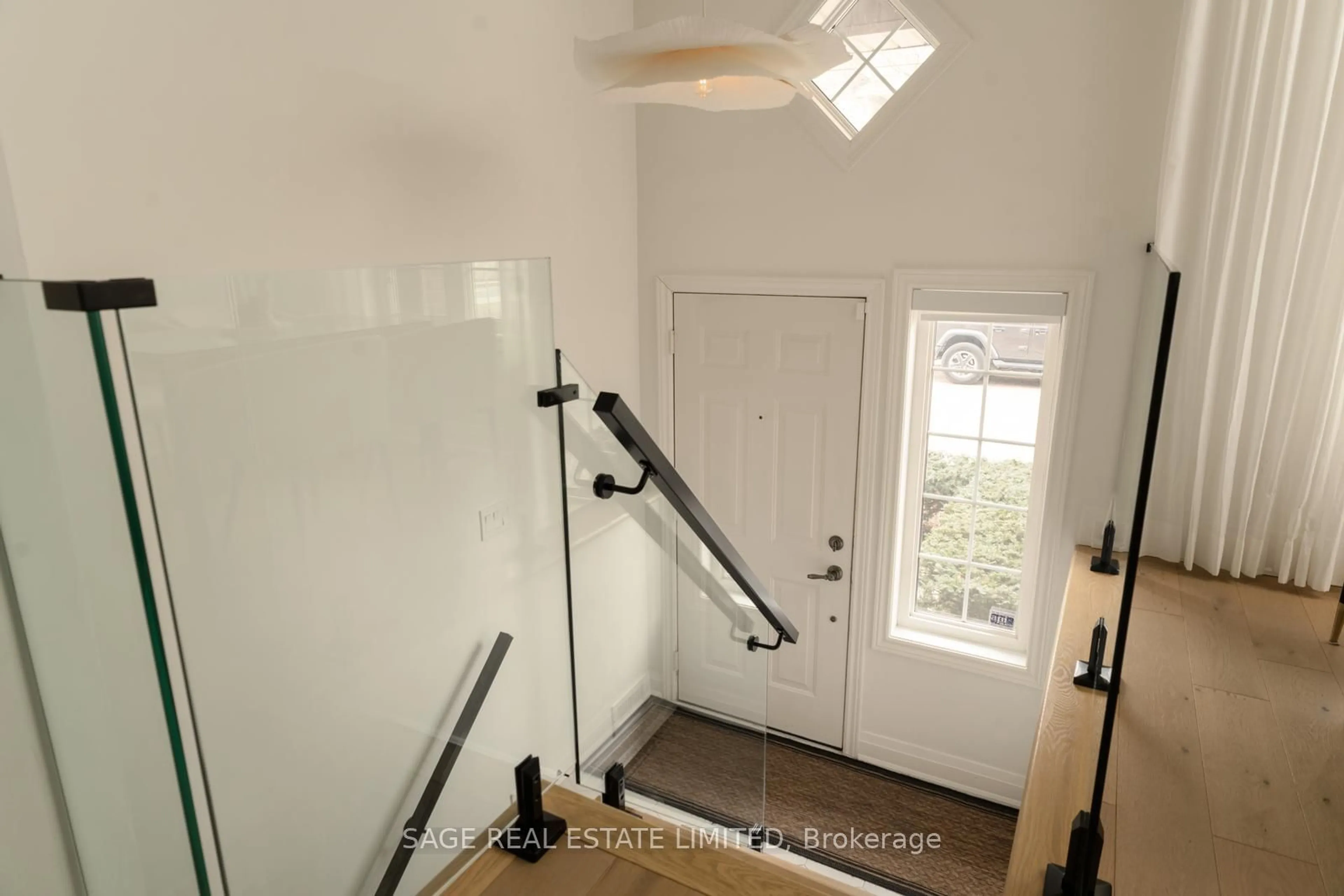 Indoor entryway for 35 Massey St #4, Toronto Ontario M6J 3W4