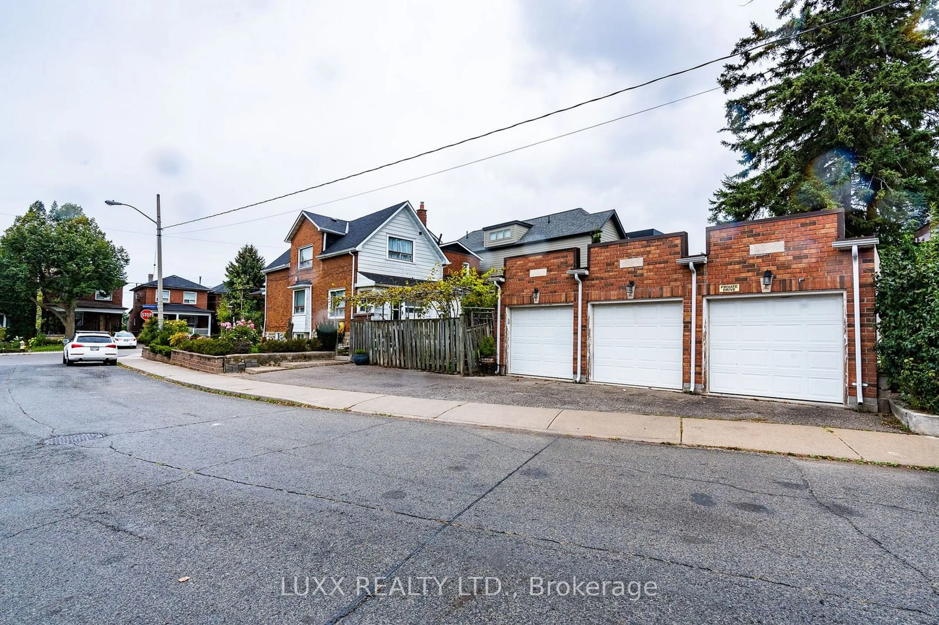 A pic from outside/outdoor area/front of a property/back of a property/a pic from drone, street for 377 Glenholme Ave, Toronto Ontario M6E 3E6