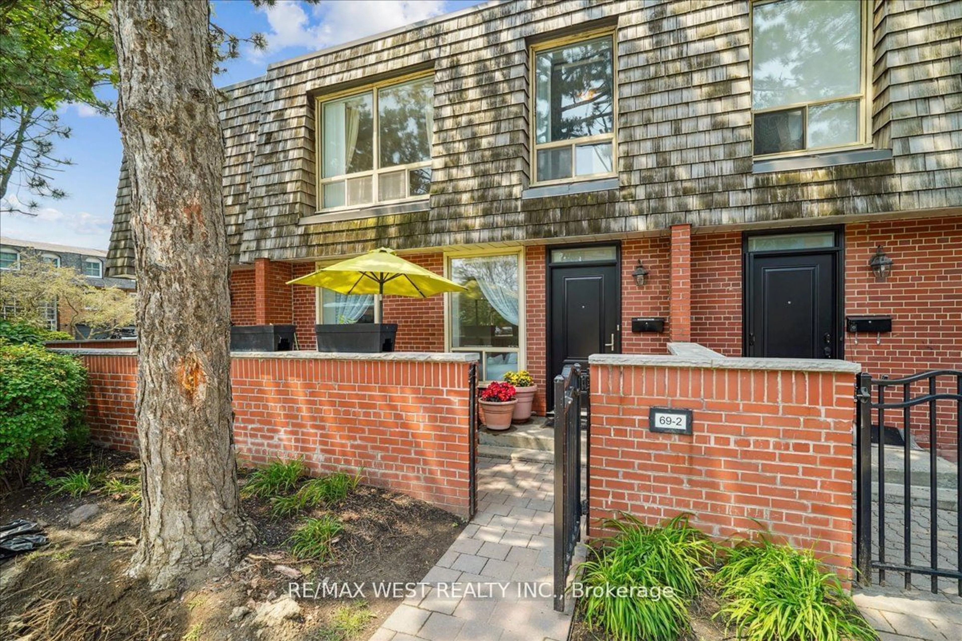 Home with brick exterior material, street for 69 Upper Canada Dr #2, Toronto Ontario M2P 2A2