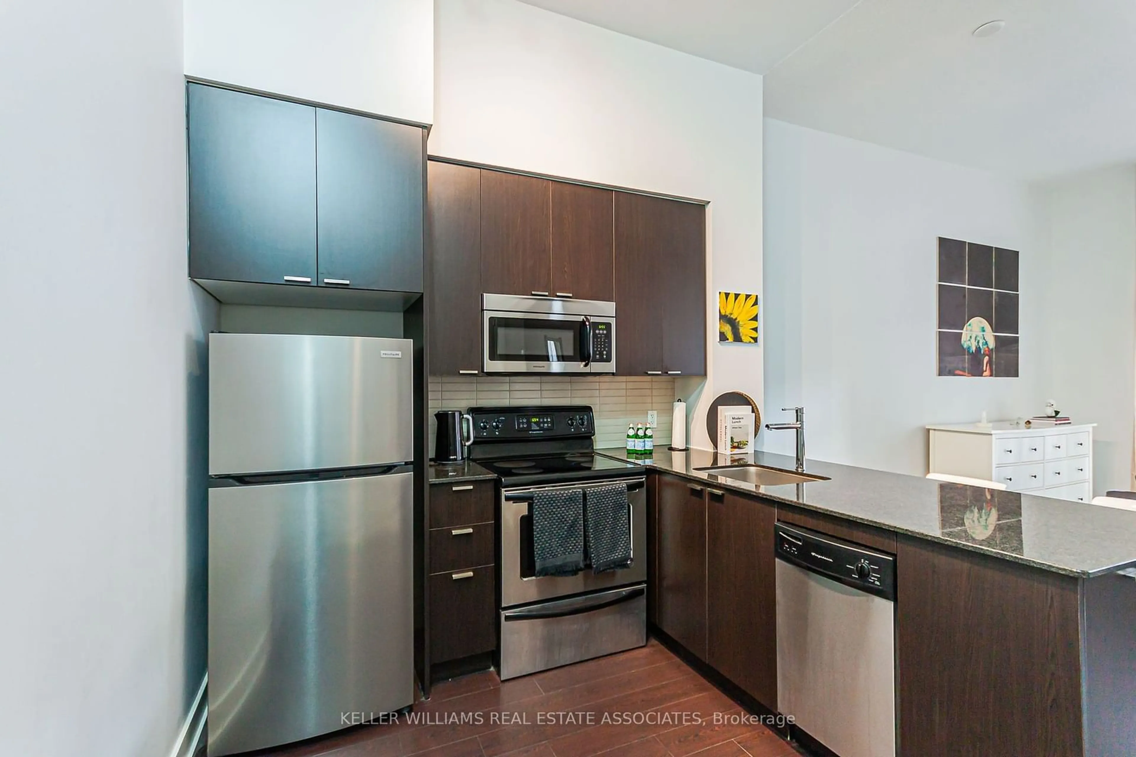 Standard kitchen, unknown for 23 Sheppard Ave #302, Toronto Ontario M2N 0C8