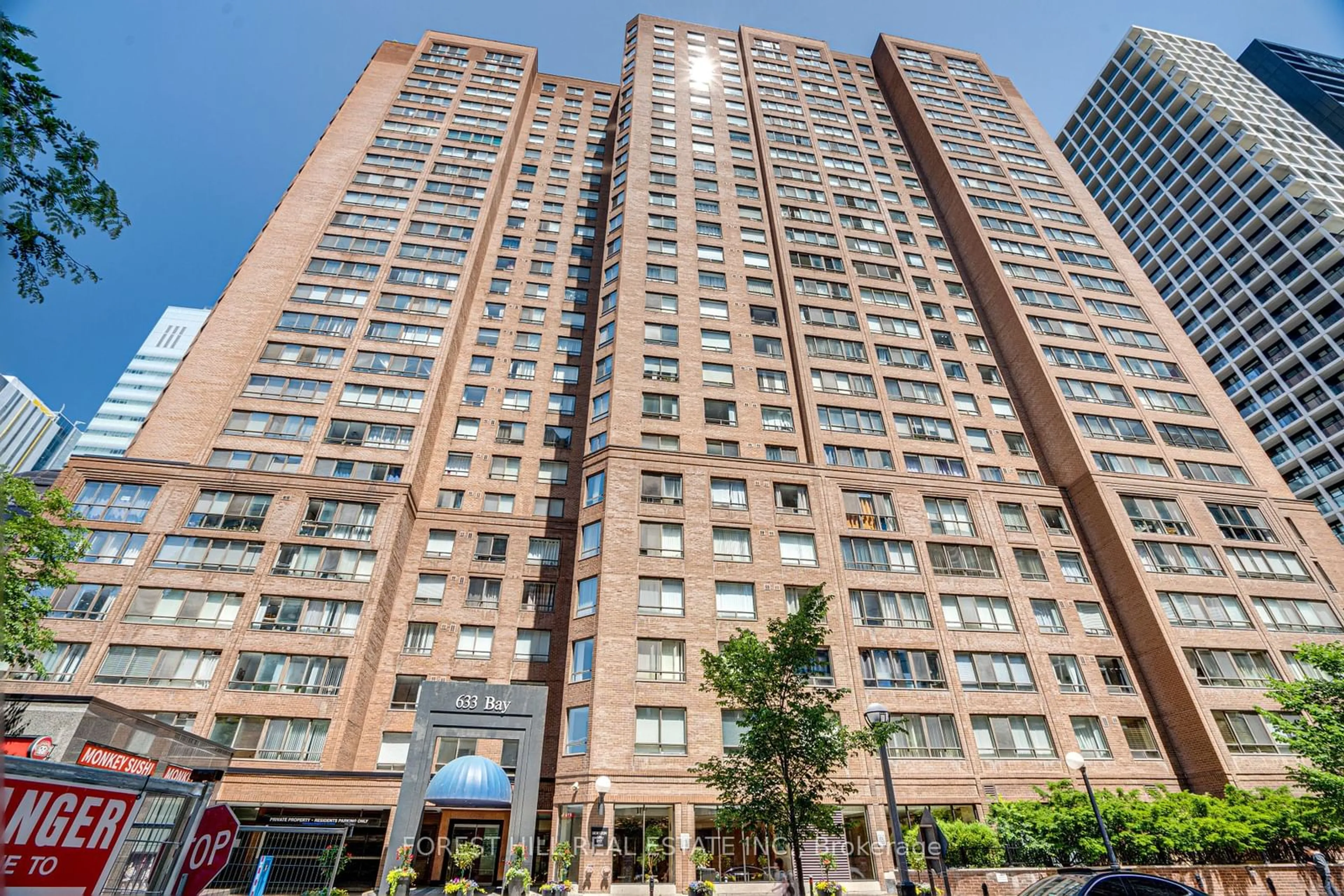 Patio, building for 633 Bay St #2703, Toronto Ontario M5G 2G4