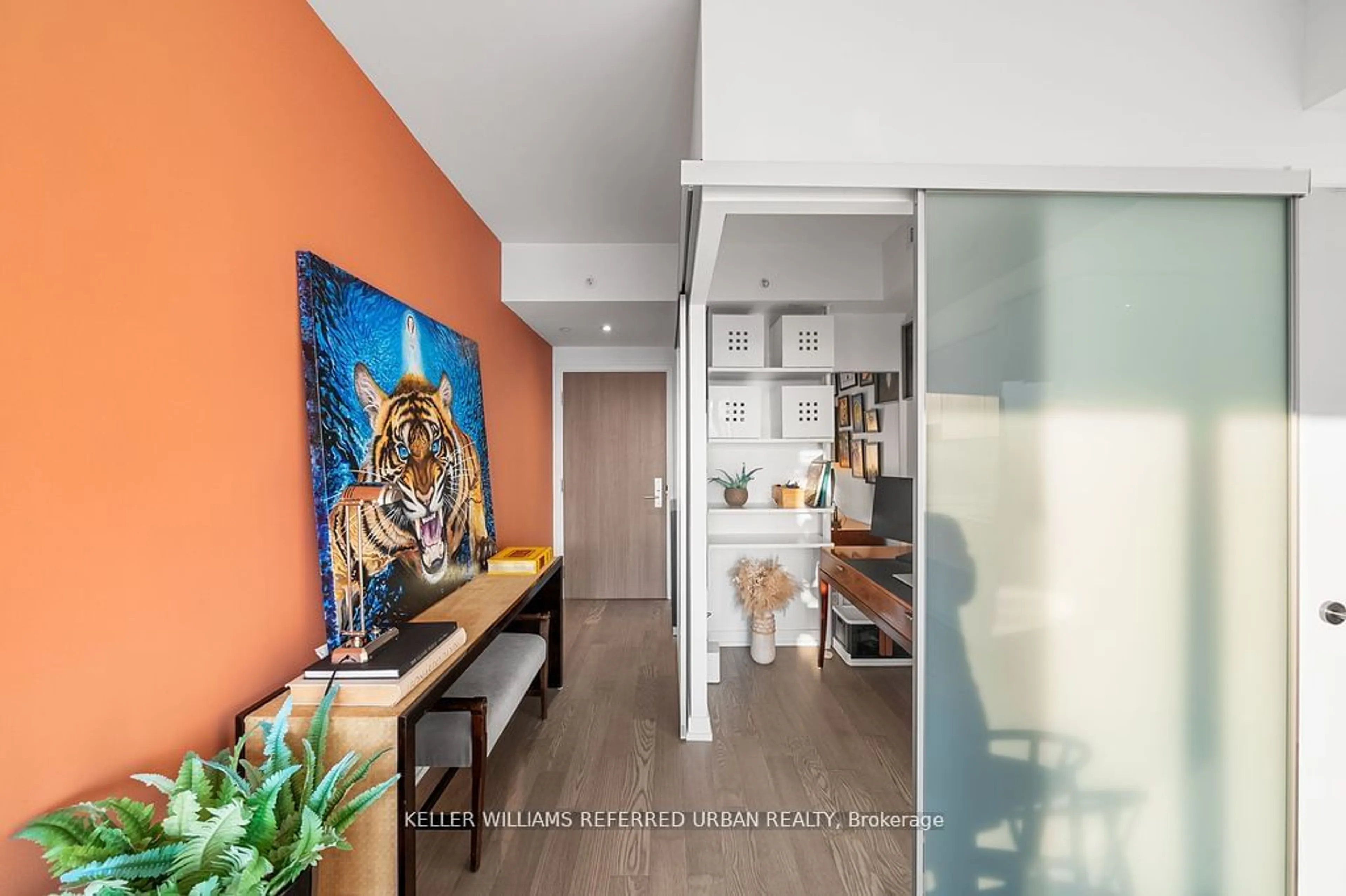 Indoor entryway for 161 Roehampton Ave #4102, Toronto Ontario M4P 0C8