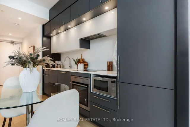 Additional property image - 15 Grenville St Unit 1206