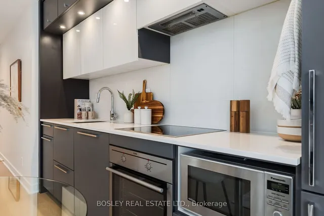 Additional property image - 15 Grenville St Unit 1206
