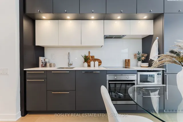 Additional property image - 15 Grenville St Unit 1206
