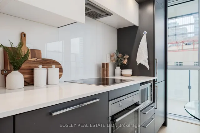 Additional property image - 15 Grenville St Unit 1206