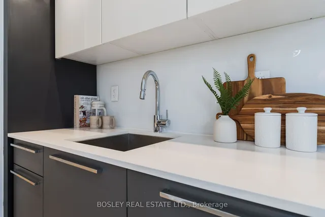 Additional property image - 15 Grenville St Unit 1206