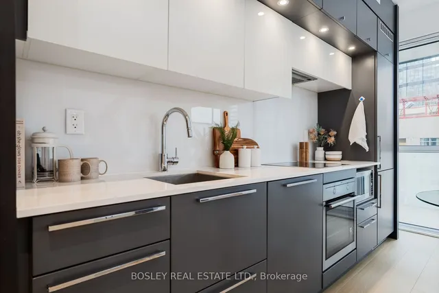 Additional property image - 15 Grenville St Unit 1206