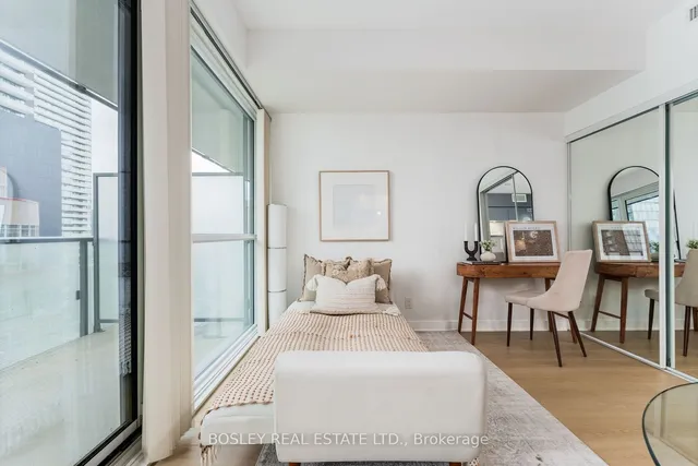 Additional property image - 15 Grenville St Unit 1206