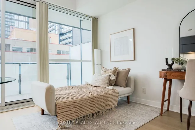 Additional property image - 15 Grenville St Unit 1206