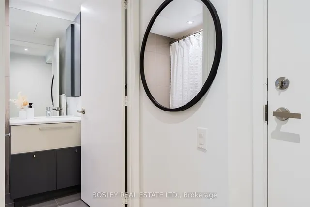 Additional property image - 15 Grenville St Unit 1206