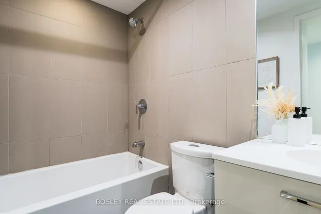 Additional property image - 15 Grenville St Unit 1206