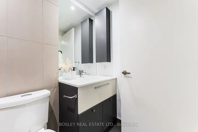 Additional property image - 15 Grenville St Unit 1206