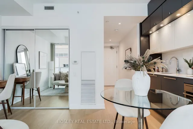 Additional property image - 15 Grenville St Unit 1206