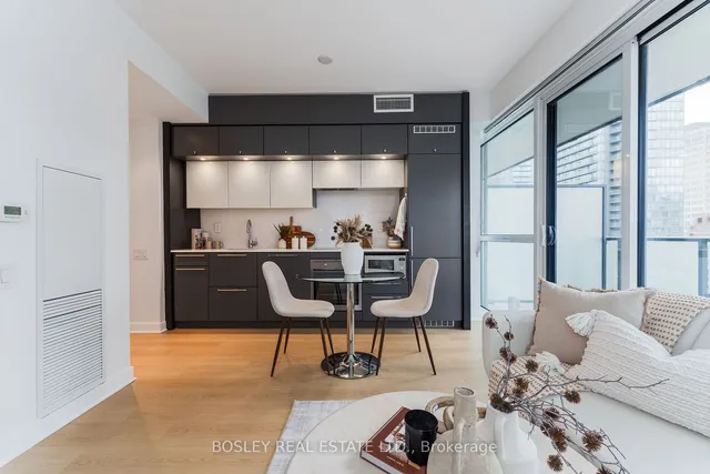 Additional property image - 15 Grenville St Unit 1206