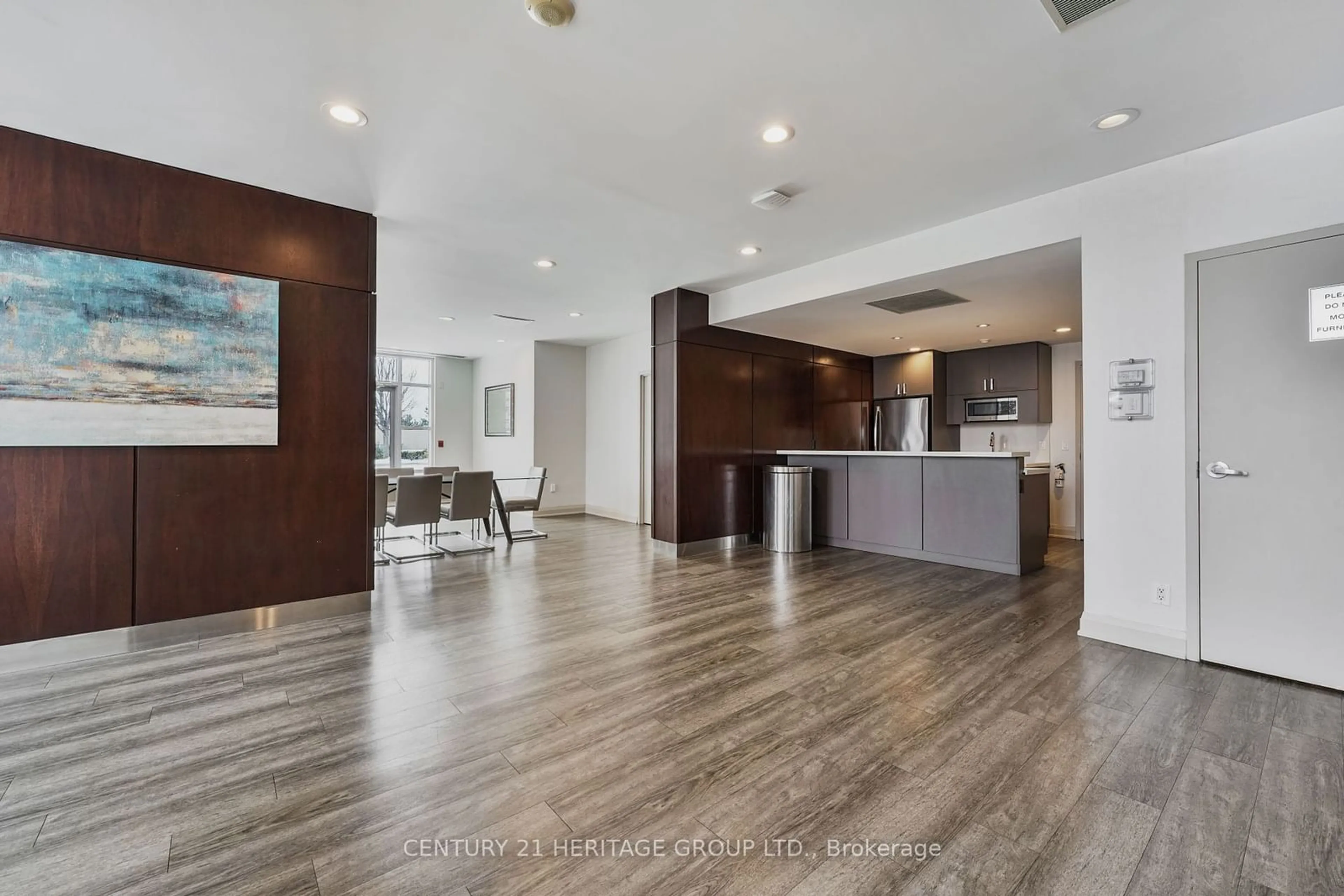 Indoor foyer for 17 Barberry Pl #1802, Toronto Ontario M2K 3E2