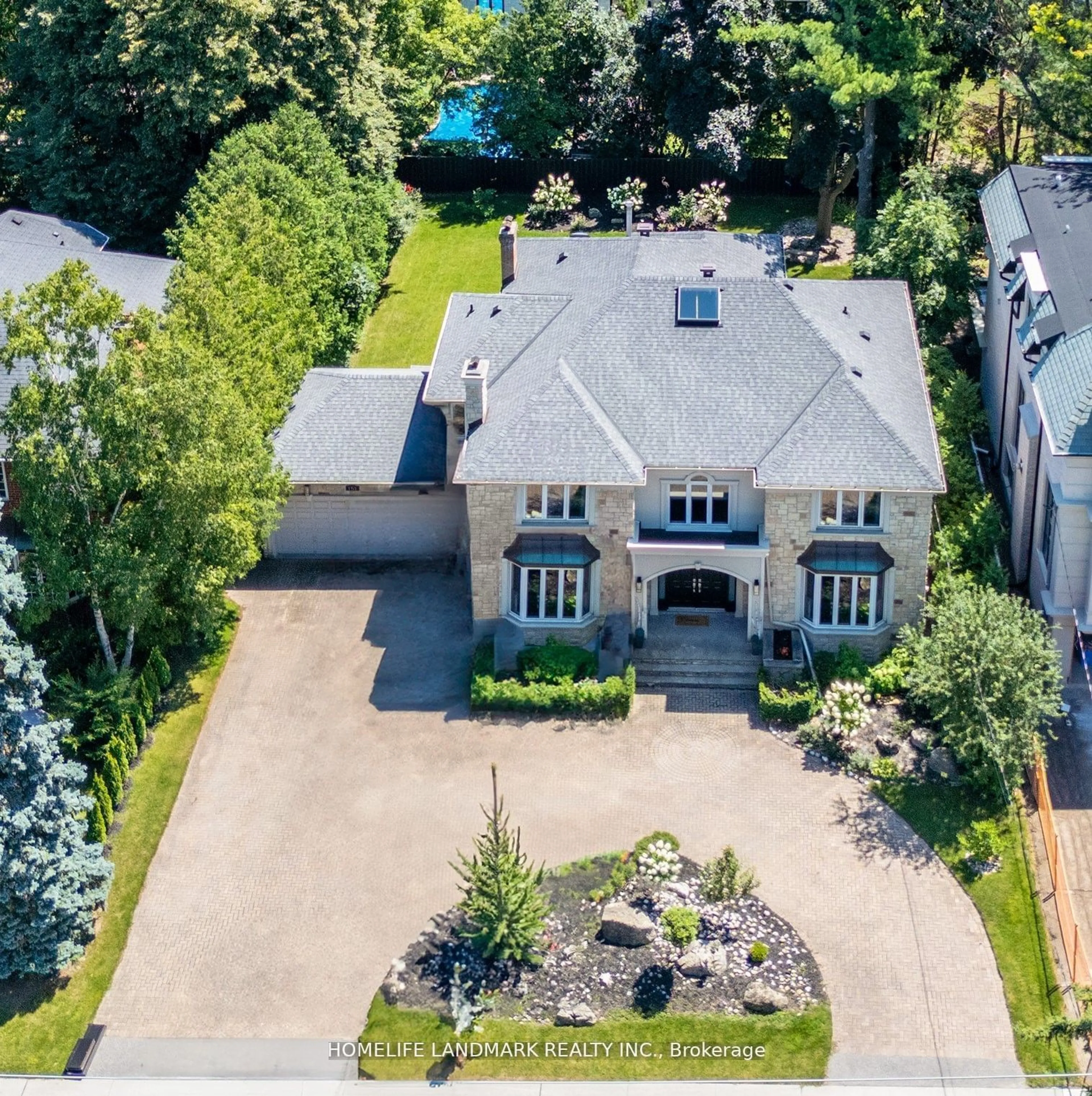 A pic from outside/outdoor area/front of a property/back of a property/a pic from drone, street for 151 Highland Cres, Toronto Ontario M2L 1H2