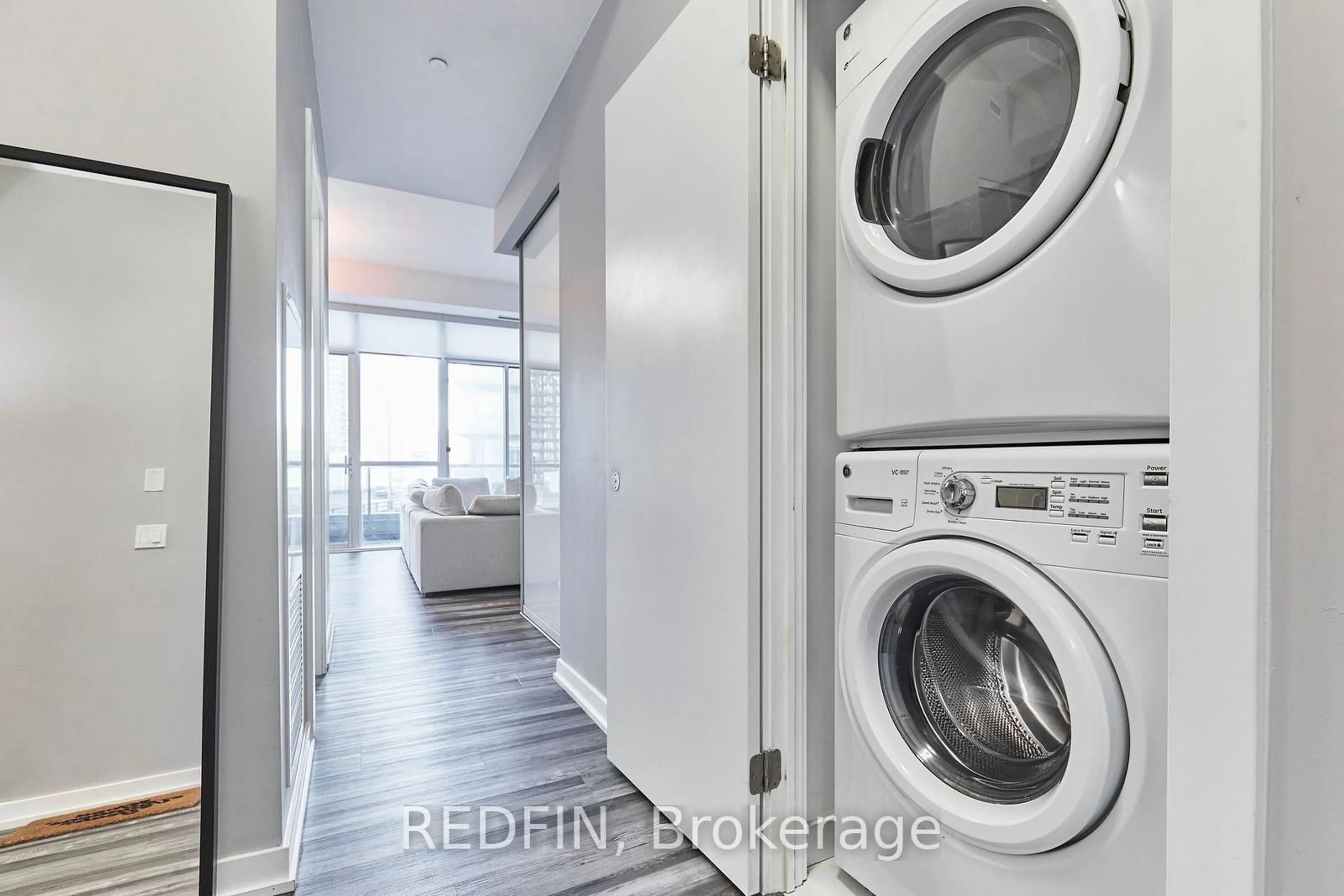 Laundry room for 20 Bruyeres Mews #721, Toronto Ontario M5V 0G8