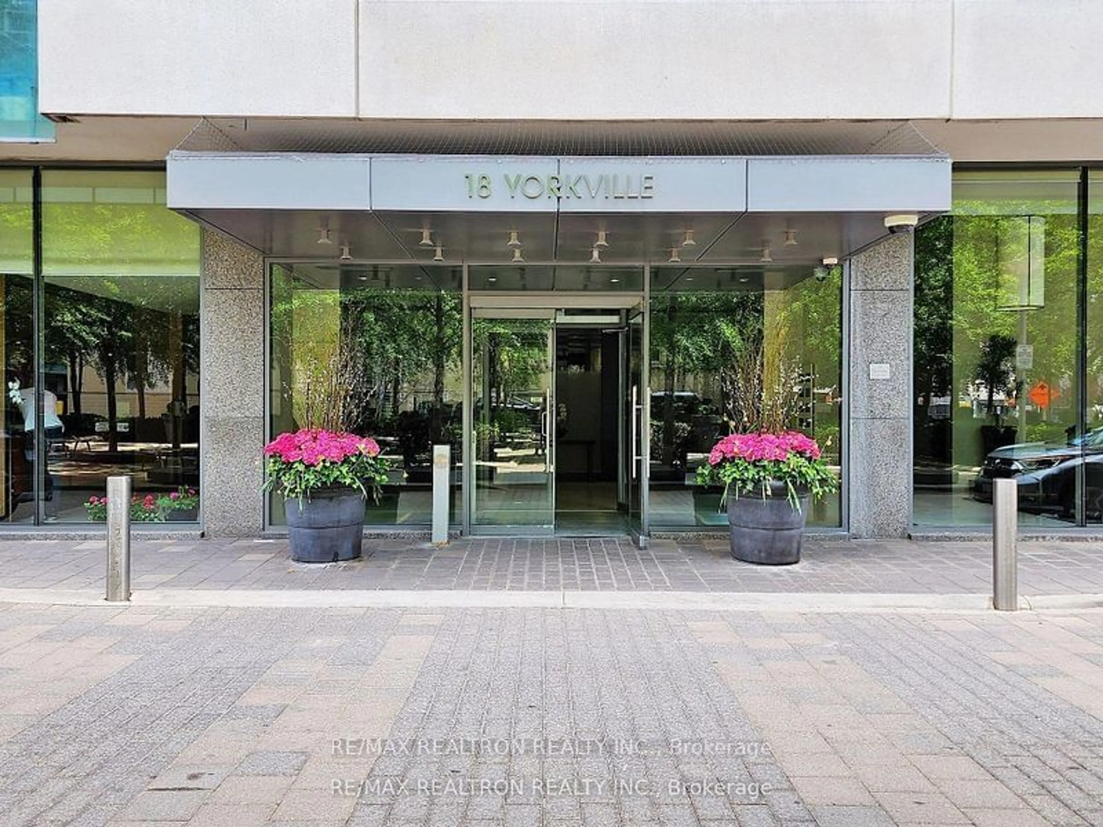 Indoor foyer for 18 Yorkville Ave #2504, Toronto Ontario M4W 3Y8