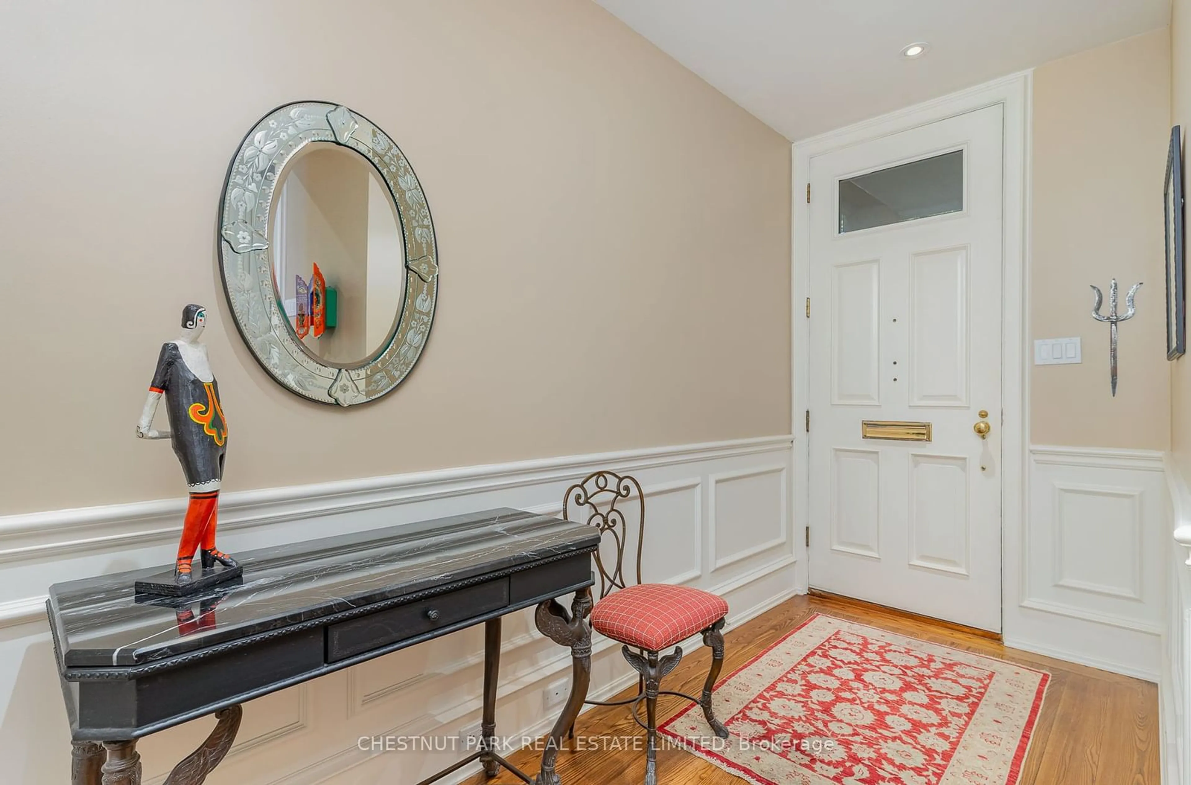 Indoor entryway for 32A Balmoral Ave, Toronto Ontario M4V 2J4