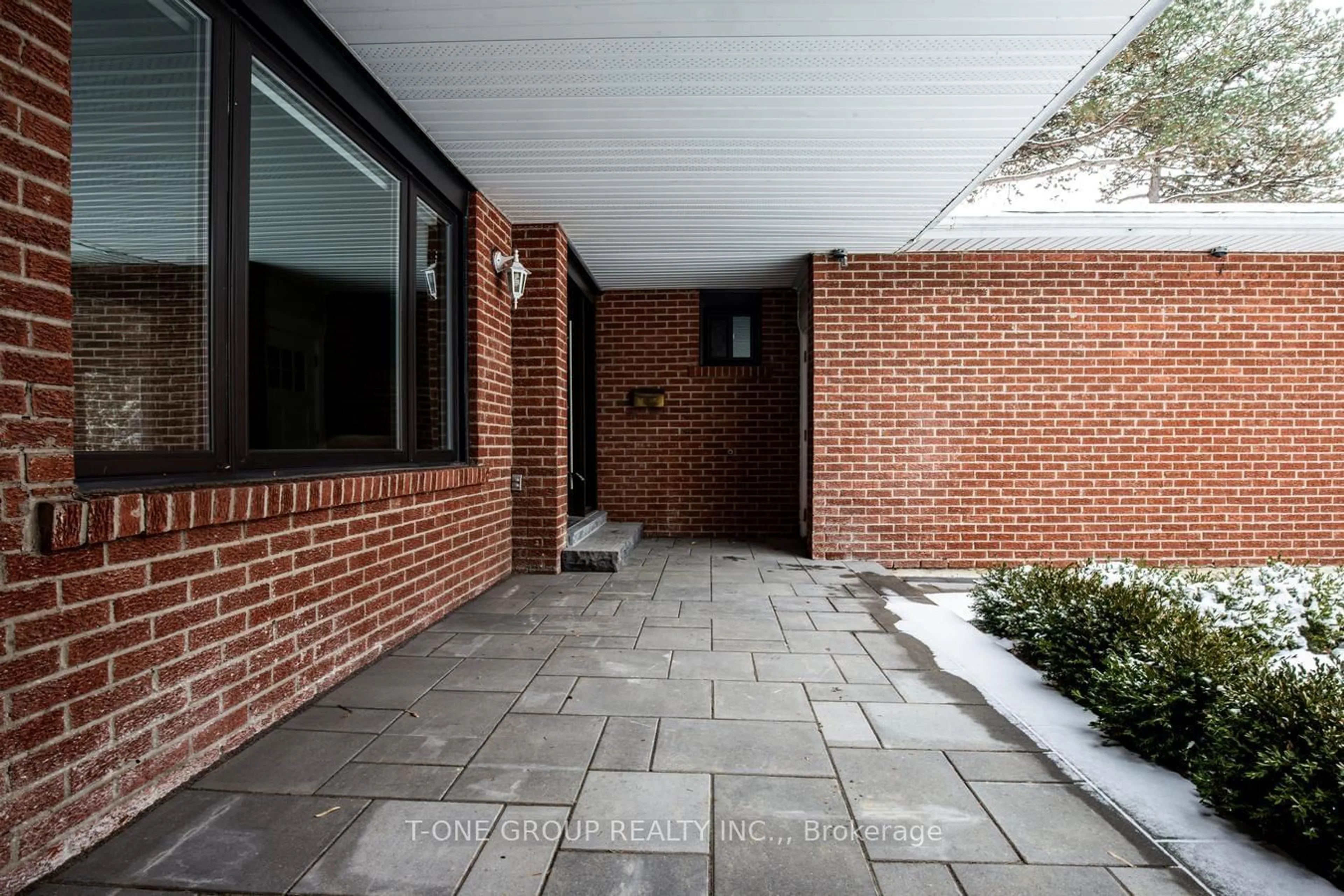 Patio, street for 44 Tanbark Cres, Toronto Ontario M3B 1N6