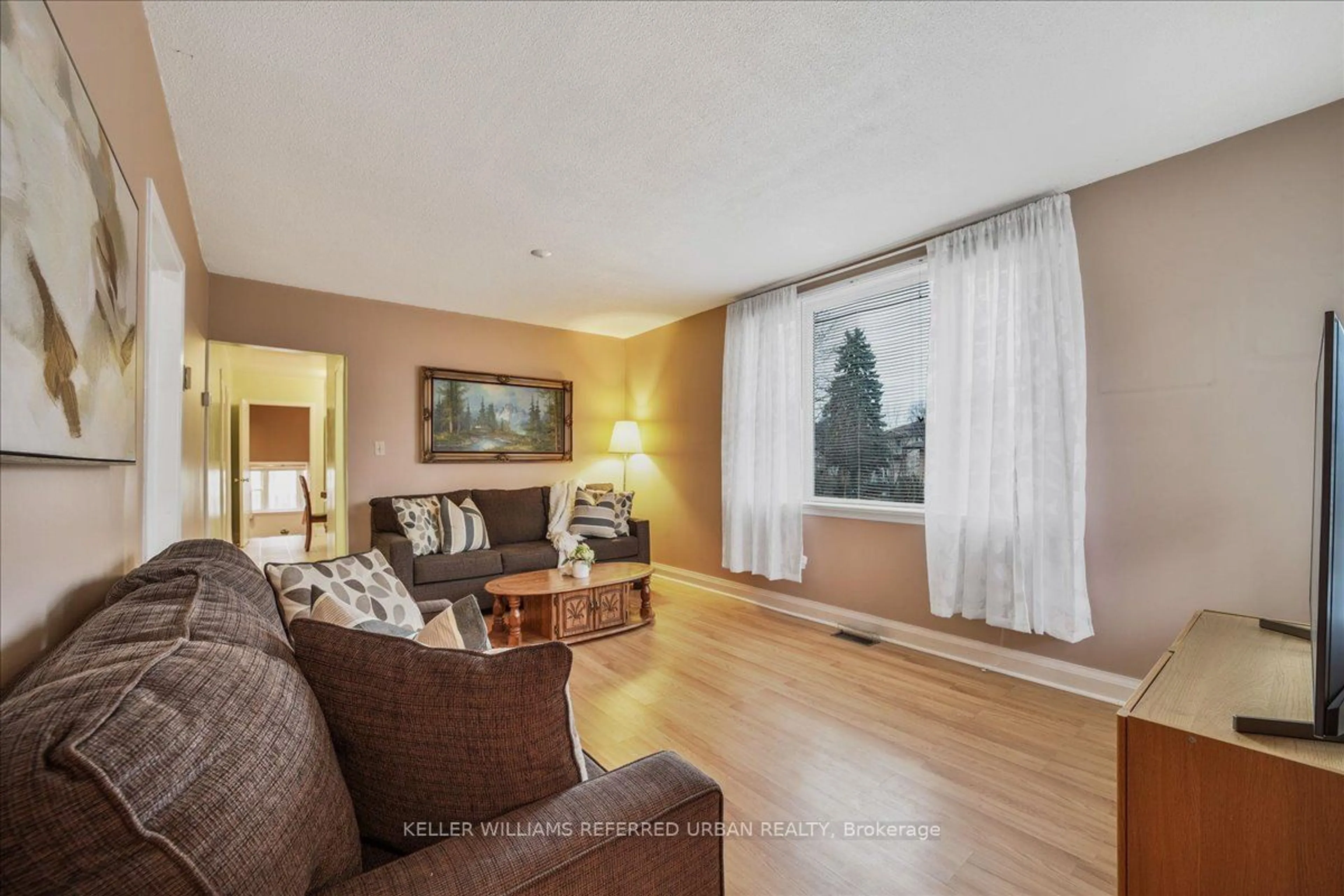 Living room with furniture, wood/laminate floor for 19 Carney Rd, Toronto Ontario M2M 1T1