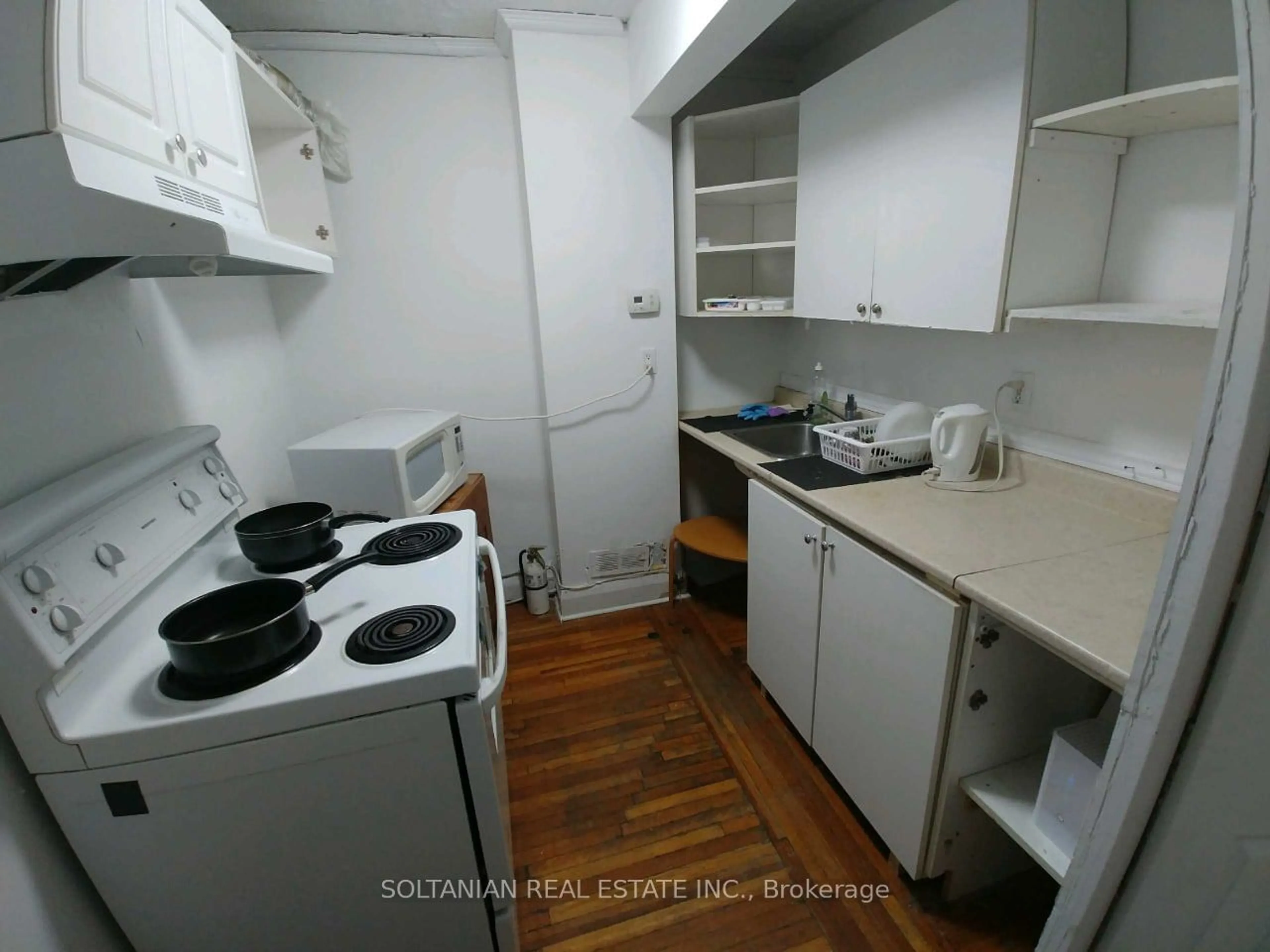 Standard kitchen, unknown for 67 Steeles Ave, Toronto Ontario M2M 3Y3