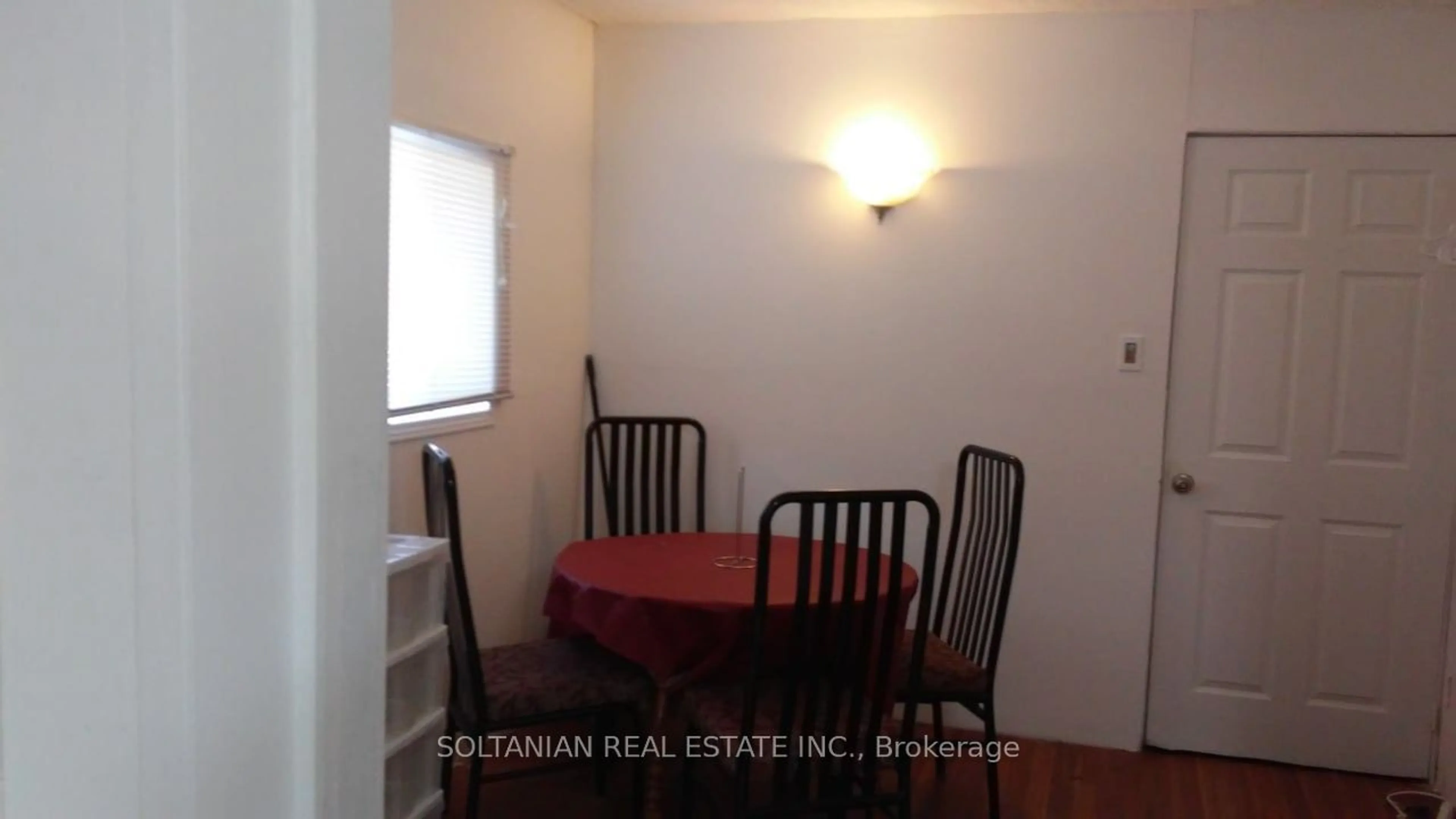 Dining room, wood/laminate floor for 67 Steeles Ave, Toronto Ontario M2M 3Y3