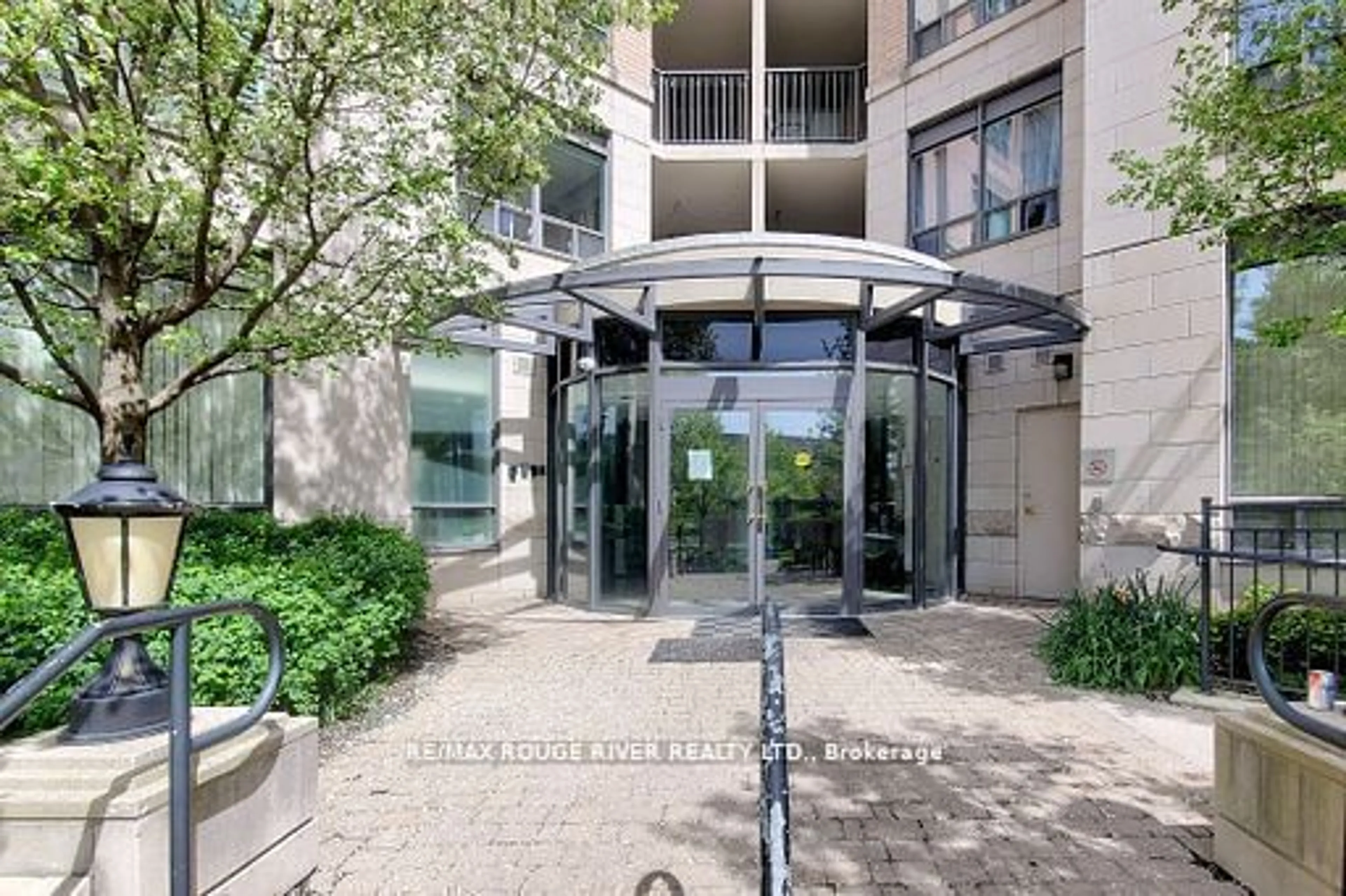 Indoor foyer for 16 Dallimore Circ #T09, Toronto Ontario M3C 4C4